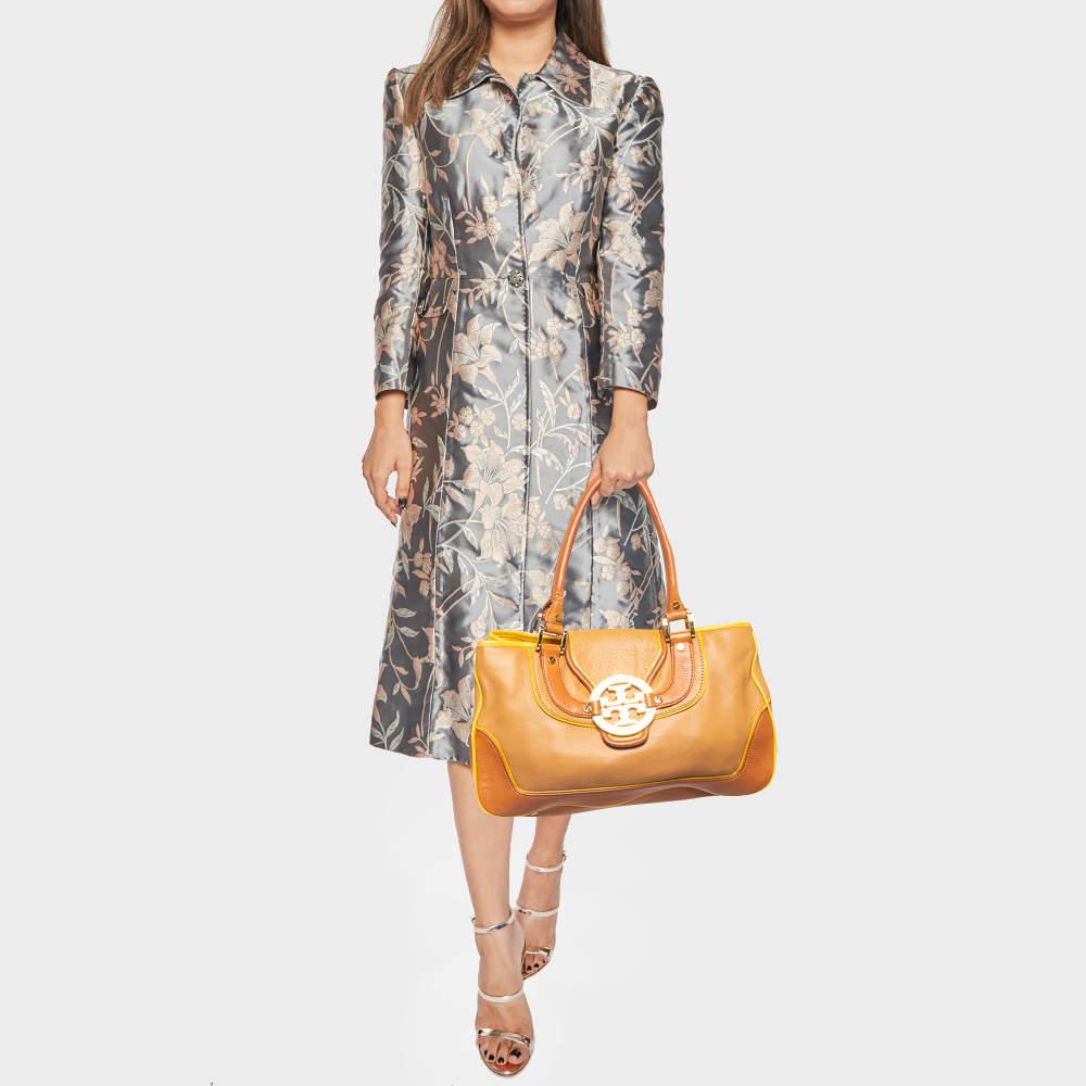 This alluring tote bag for women has been designed to assist you on any day. Convenient to carry and fashionably designed the tote is cut with skill and sewn into a great shape. It is well equipped to be a reliable accessory.
