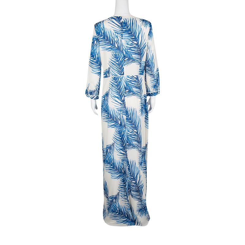 Get yourself the most luxurious feel by adorning this maxi dress from Tory Burch to a beach or a pool party. Its colorful feather print on the silk fabric is intelligently decked up with sequins on the deep V neckline. The long sleeves and side slit