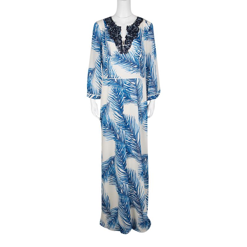 Tory Burch White and Blue Feather Print Sequin Embellished Silk Maxi Dress L In Good Condition In Dubai, Al Qouz 2