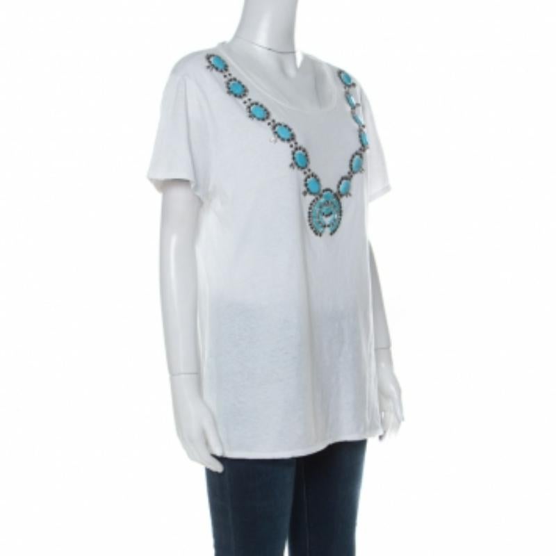 Tory Burch looks to haute couture and current trends for inspiration, delivering cutting-edge designs. Made from 100% cotton, this t-shirt is a favorite among fashion-forward individuals. It features an embellished embroidery to the front that makes