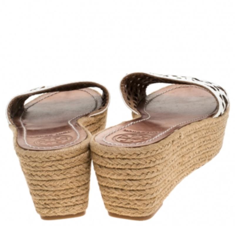 Tory Burch - Sandales compensées espadrilles à découpes blanches, taille 39 État moyen - En vente à Dubai, Al Qouz 2