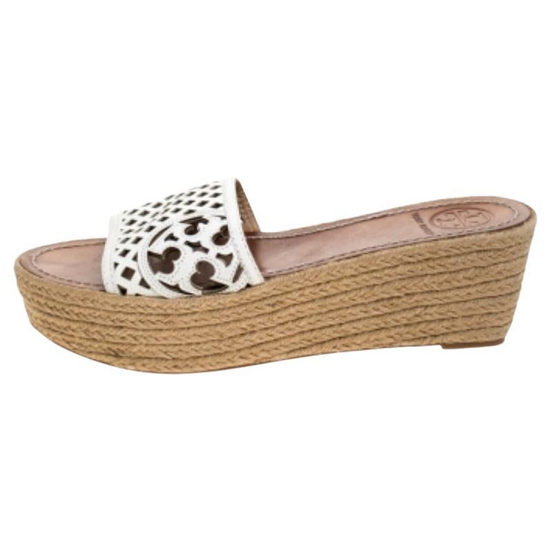 Tory Burch - Sandales compensées espadrilles à découpes blanches, taille 39 en vente