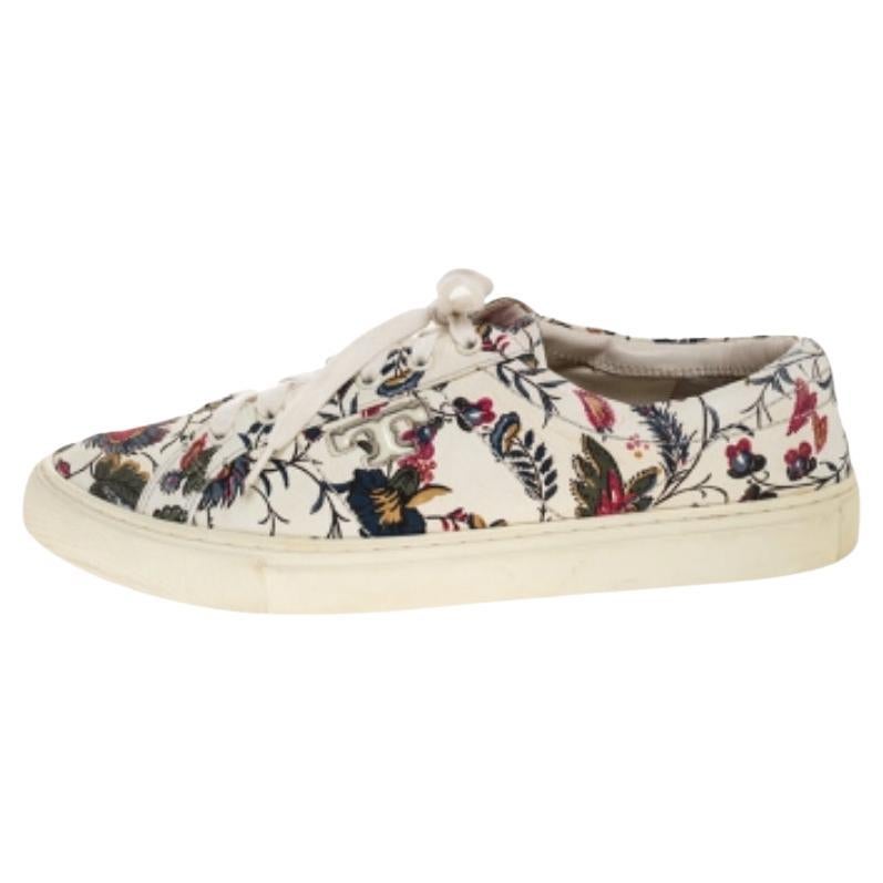 Simplicity is classy and this pair of sneakers from Tory Burch is good proof. They've been crafted from leather, and styled as a low top with a lace-up vamp, floral prints all over and the brand's logo on the sides. This pair embodies a true blend