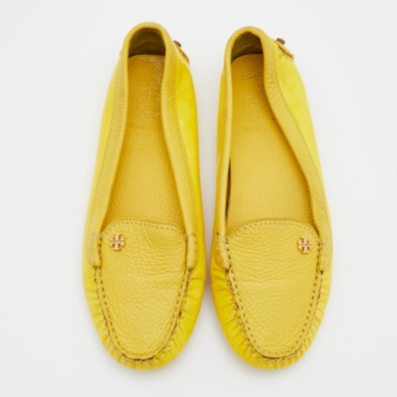 Jaune Tory Burch - Mocassins en cuir et cuir verni jaune, taille 36,5 en vente