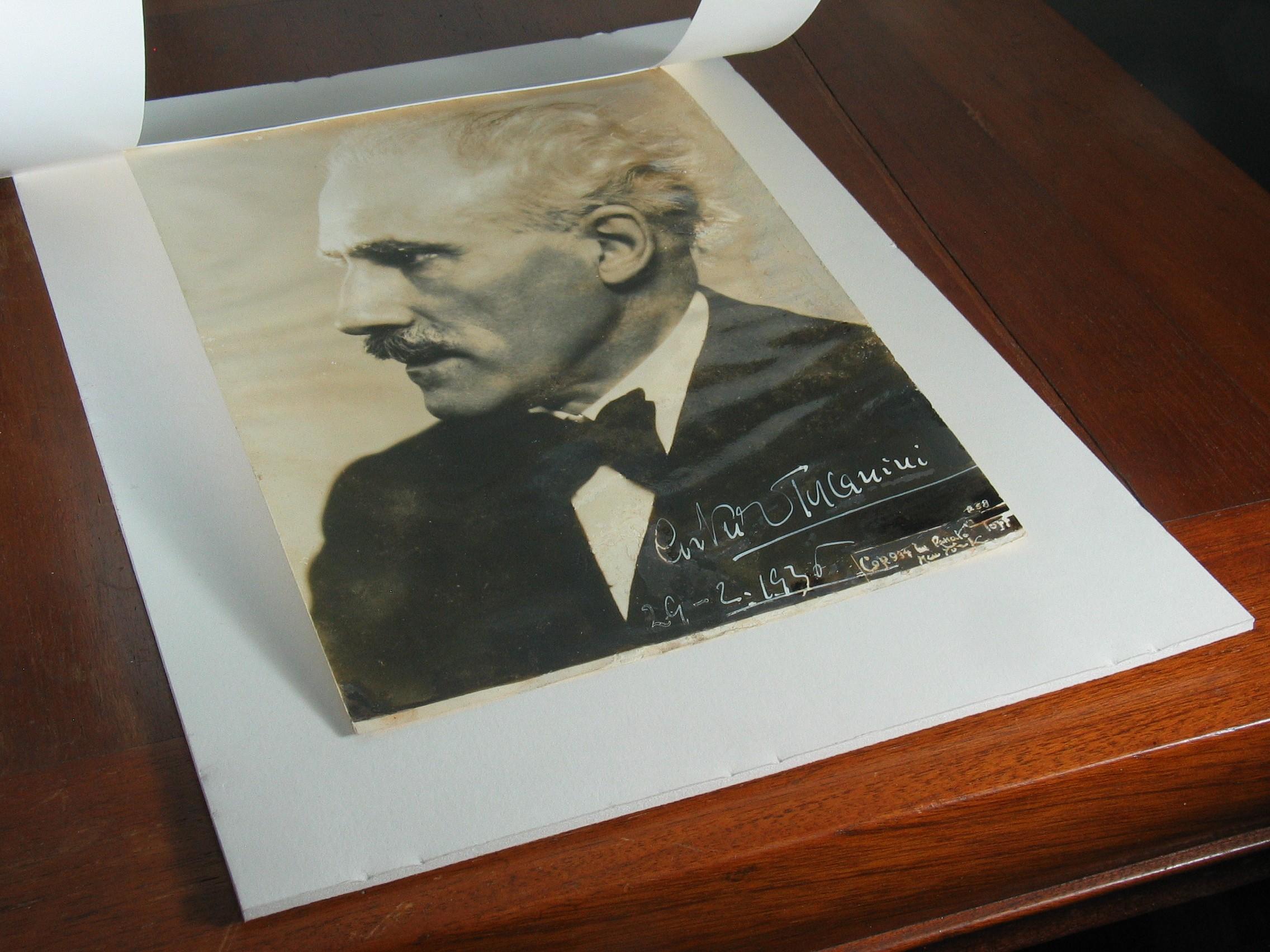 Mid-20th Century Toscanini, Arturo. (1867-1957)   Signed Photograph For Sale