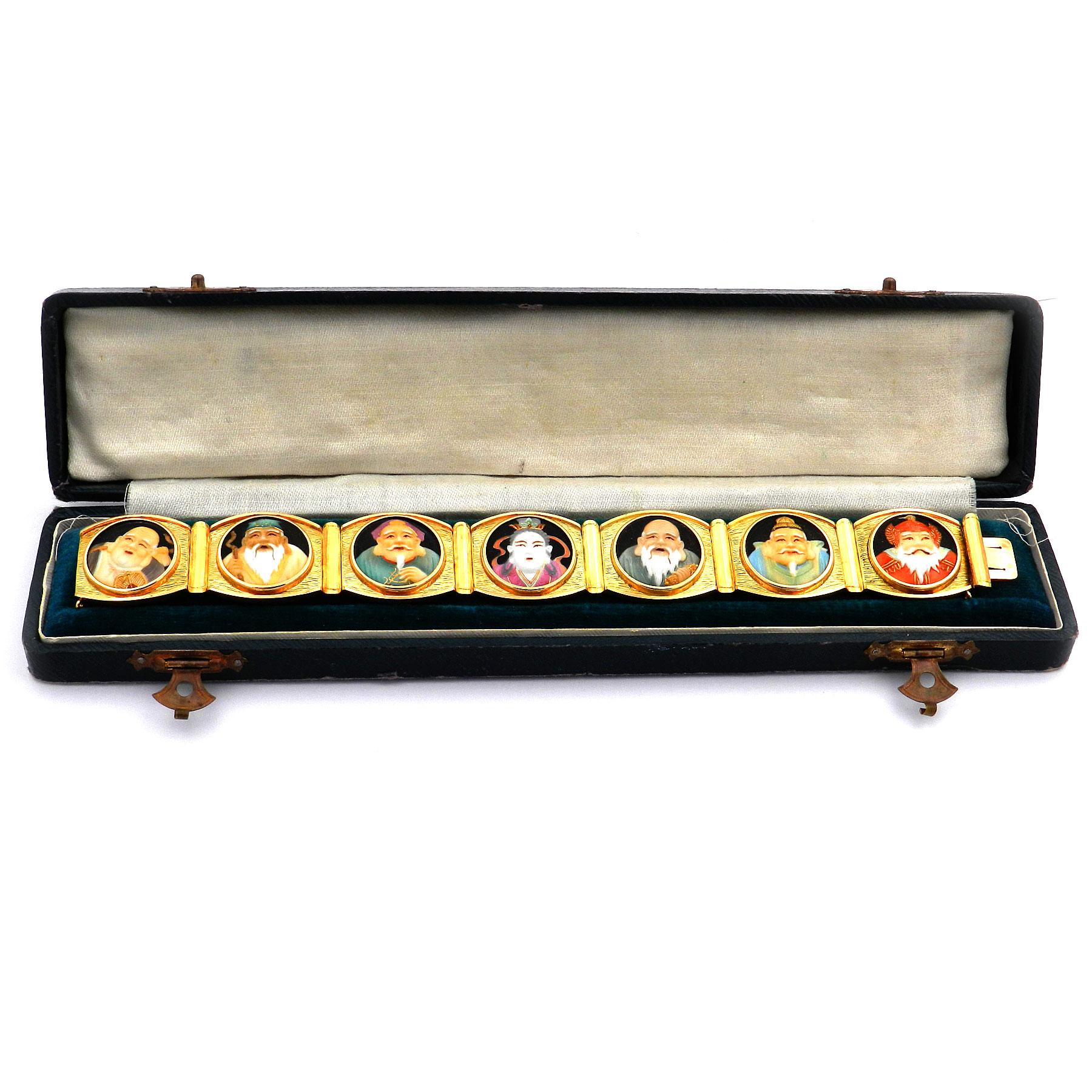 Toshikane 7 dioses de la suerte Pulsera de porcelana de oro de 18 quilates Arita Japón circa 1950 2