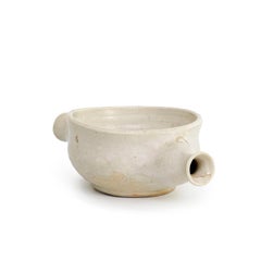 Tazza a due manici senza titolo (INV# NP5104) di Toshiko Takaezu