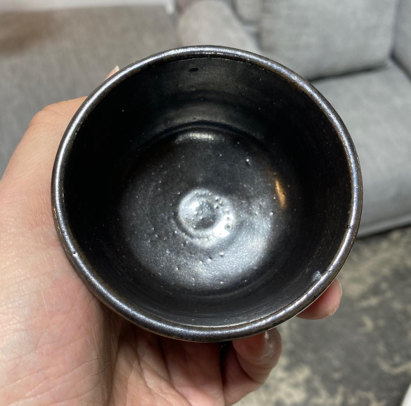 Tazón de té Chawan Yunomi de cerámica japonesa esmaltada hawaiana firmado por Toshiko Takaezu en venta 6