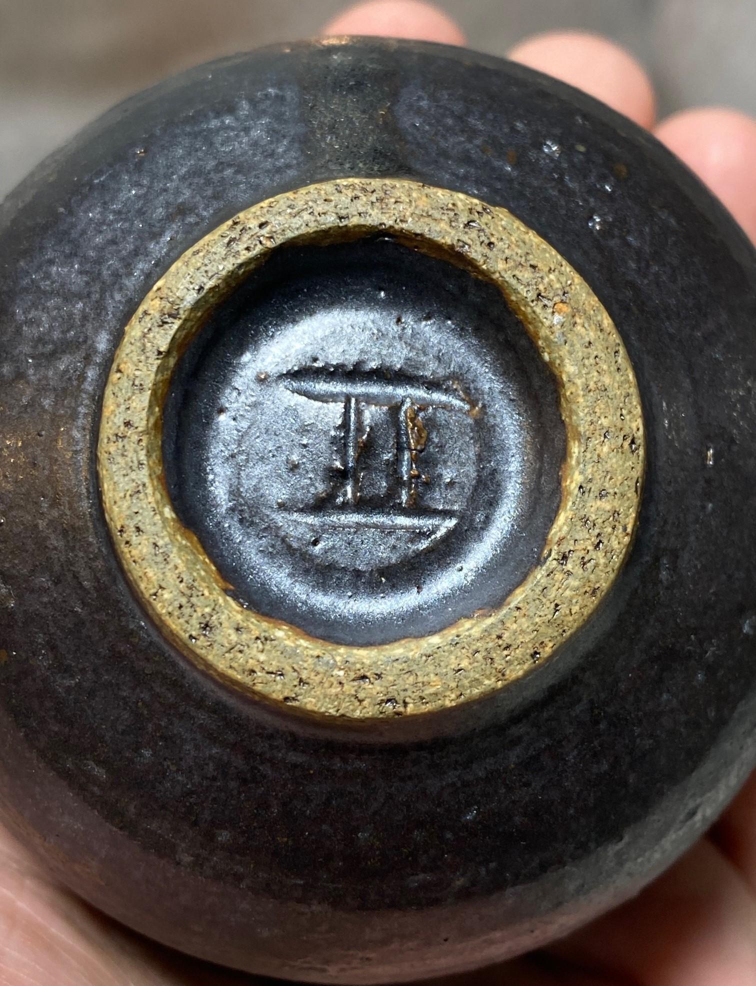 Tazón de té Chawan Yunomi de cerámica japonesa esmaltada hawaiana firmado por Toshiko Takaezu en venta 8