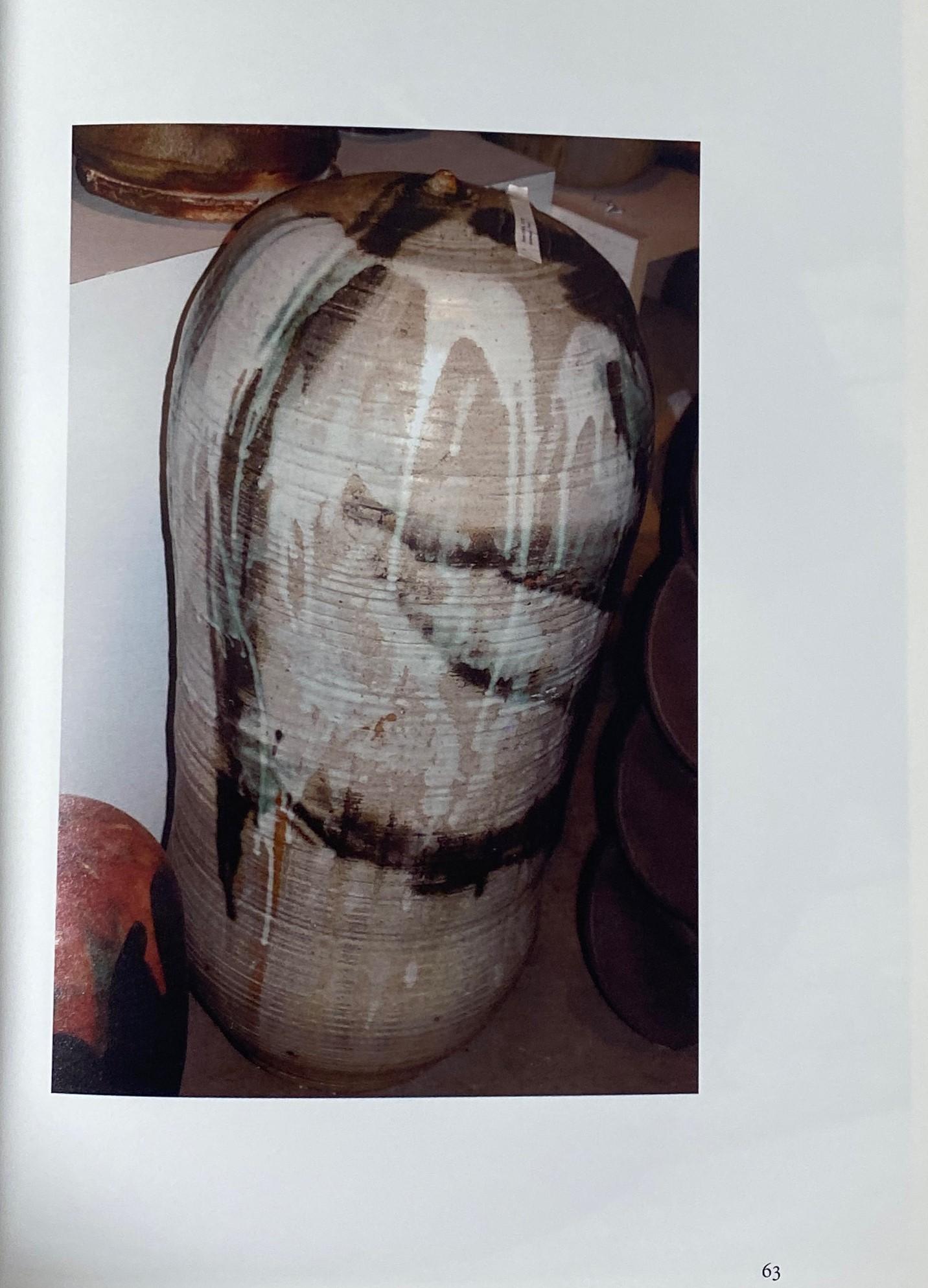 Toshiko Takaezu Libro de cerámica japonesa firmado Primera edición La tierra en flor en venta 6
