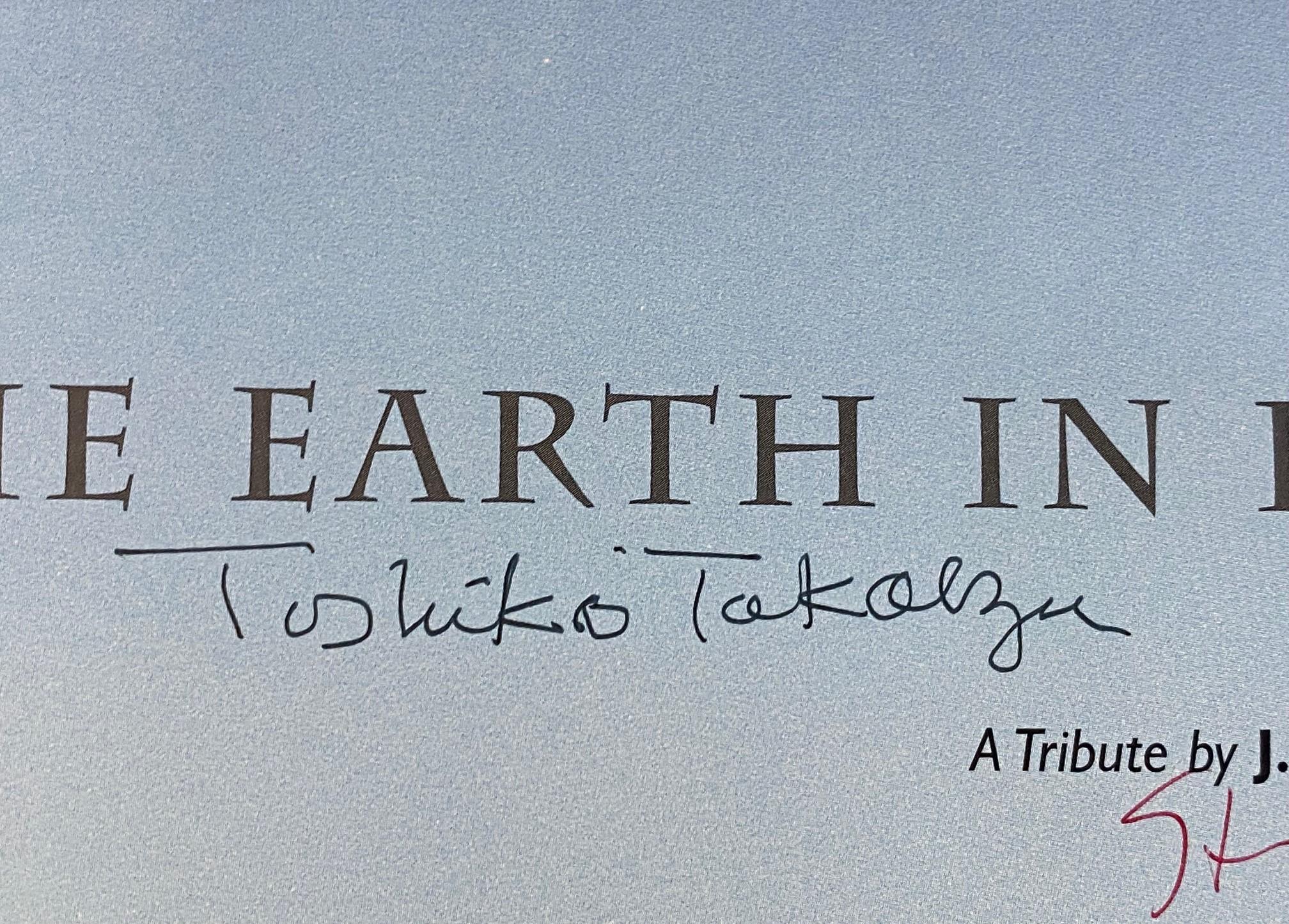 Toshiko Takaezu Signed Japanese Pottery First Edition Book The Earth In Bloom For Sale 2