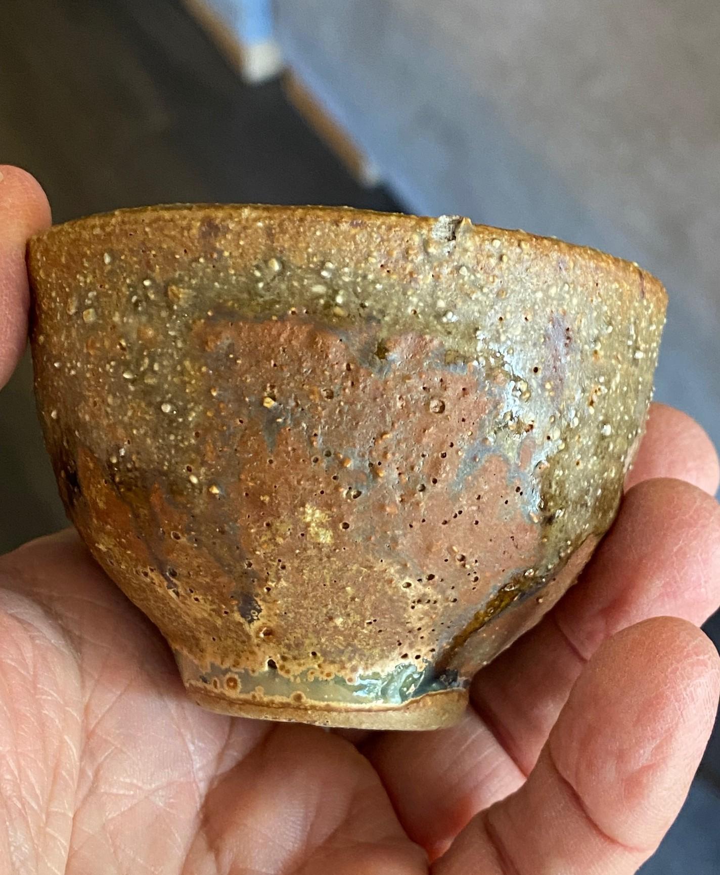 Toshiko Takaezu Signierte japanische Shigaraki Ware Keramik Chawan Yunomi Teeschale im Angebot 2