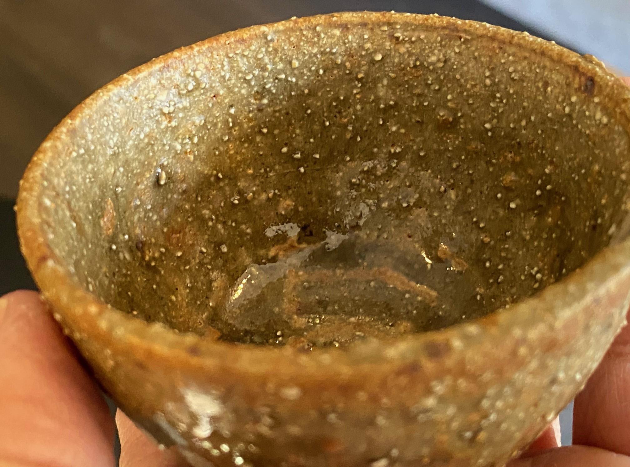 Toshiko Takaezu Signierte japanische Shigaraki Ware Keramik Chawan Yunomi Teeschale im Angebot 8