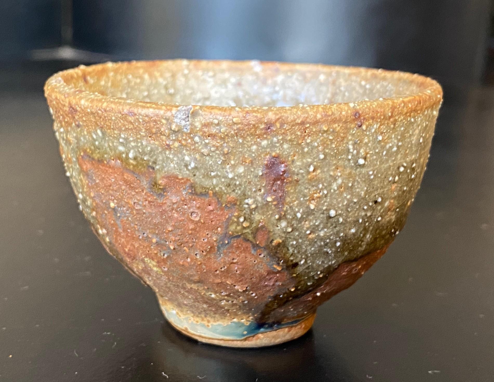 Toshiko Takaezu Signierte japanische Shigaraki Ware Keramik Chawan Yunomi Teeschale (amerikanisch) im Angebot