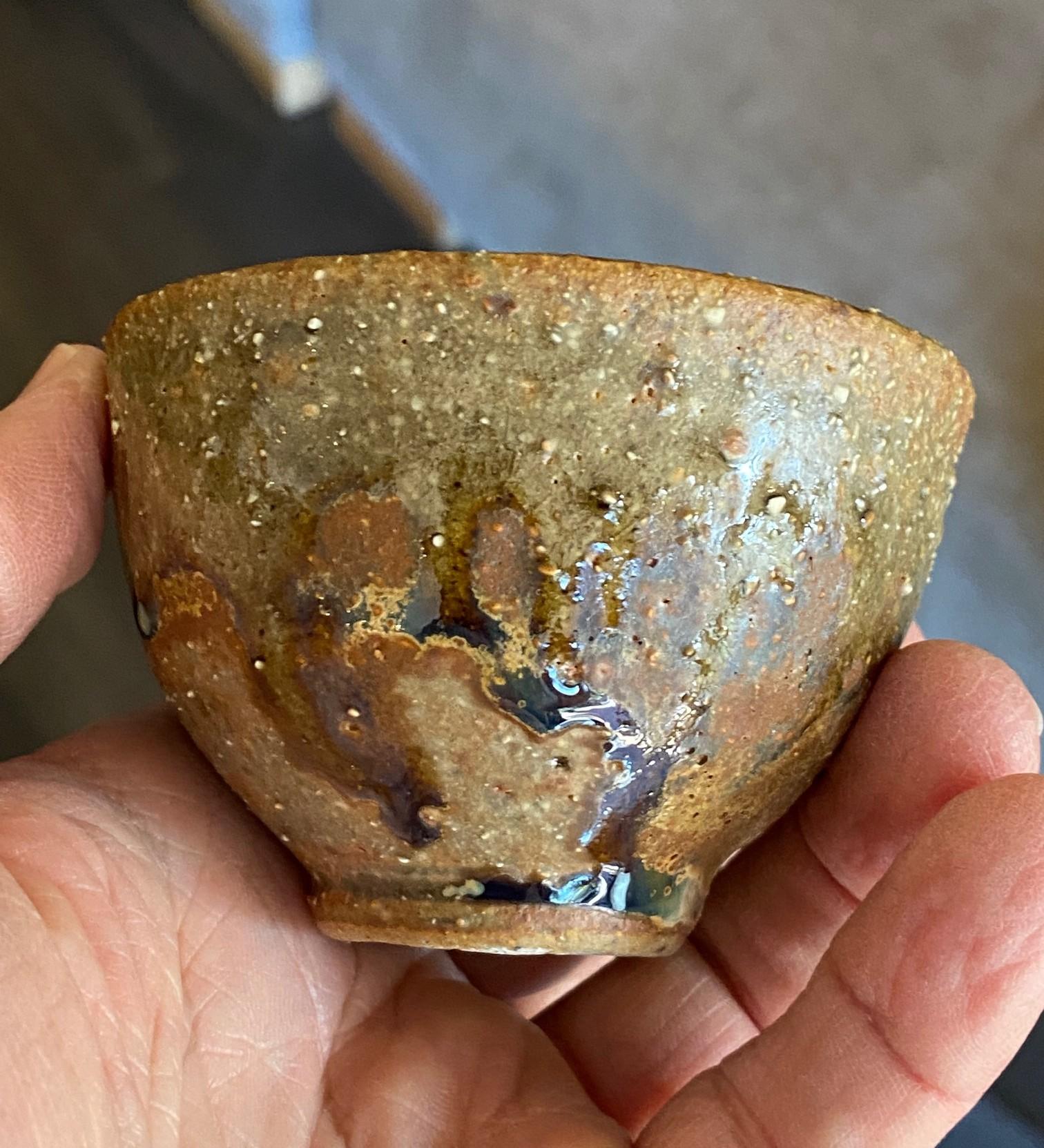 Toshiko Takaezu Signierte japanische Shigaraki Ware Keramik Chawan Yunomi Teeschale im Angebot 1