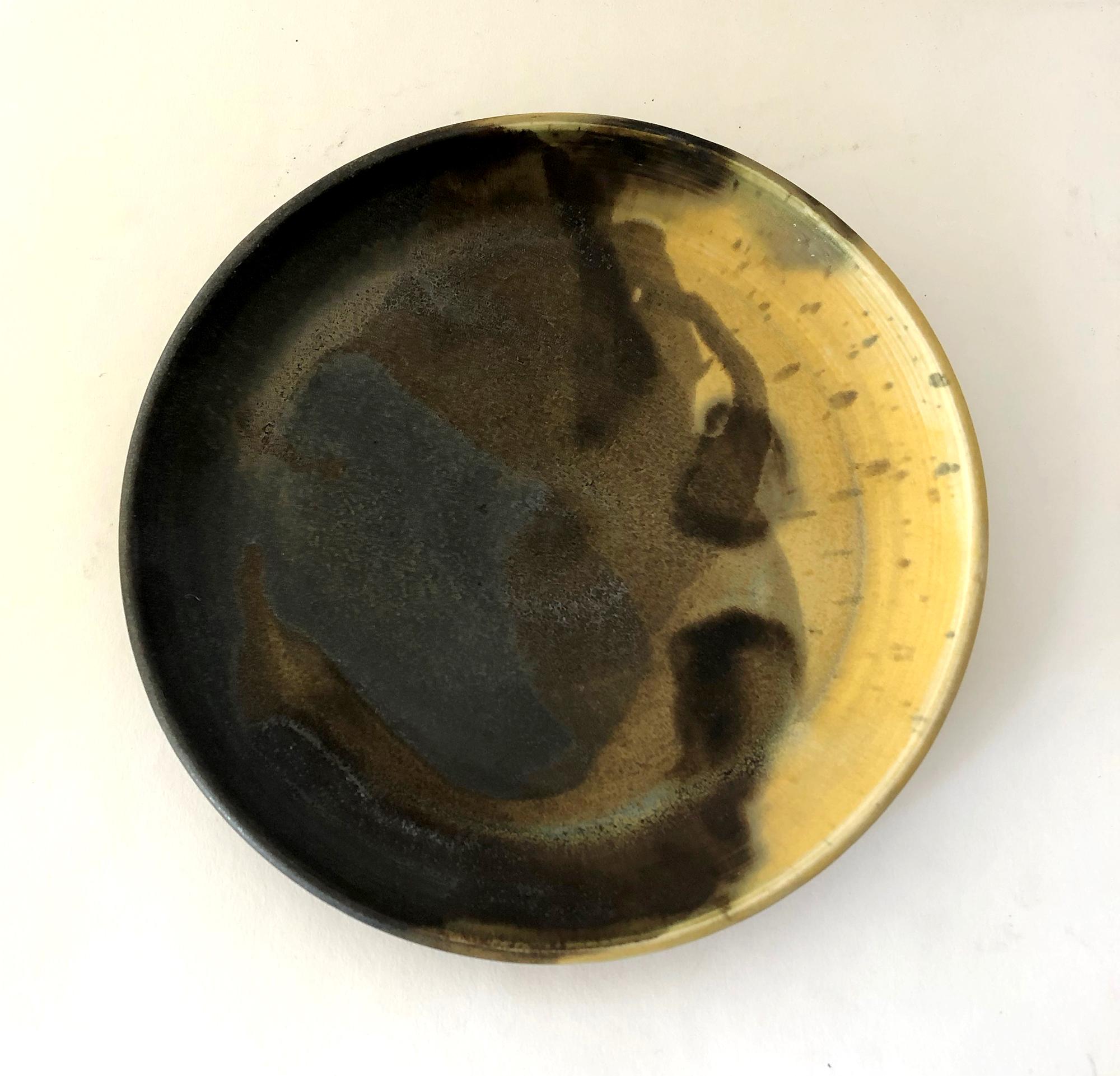 Decorative stoneware plate with abstract splash design, created by Toshiko Takaezu of Honolulu, Hawaii. Bowl measures 8.5