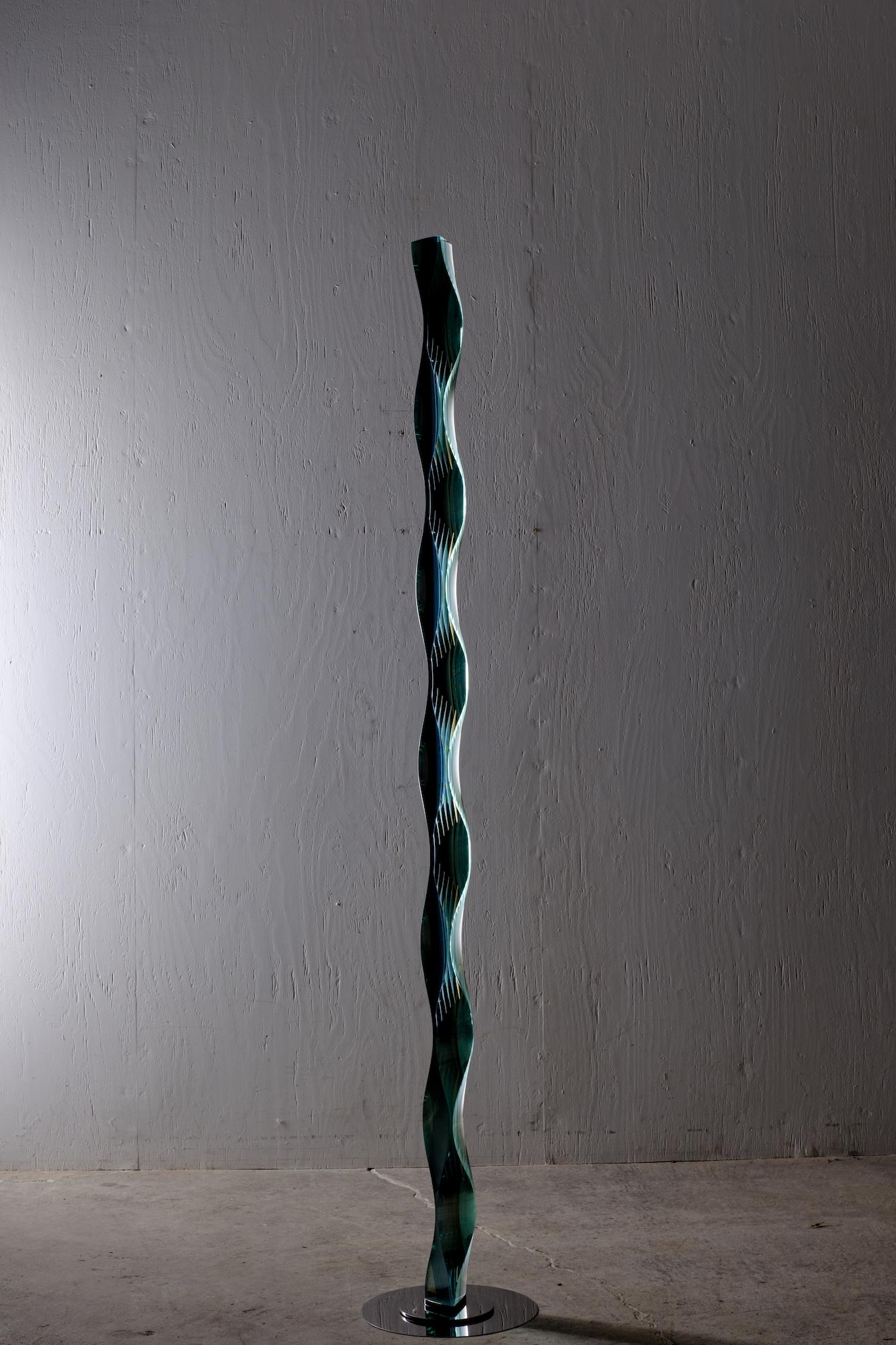 Endless column of glass / 240601 è una scultura in vetro dell'artista giapponese contemporaneo Toshio Iezumi, le cui dimensioni (esclusa la base in acciaio inossidabile) sono 180 × 10 × 10 cm (70,9 × 3,9 × 3,9 in). 
La scultura è firmata e numerata,