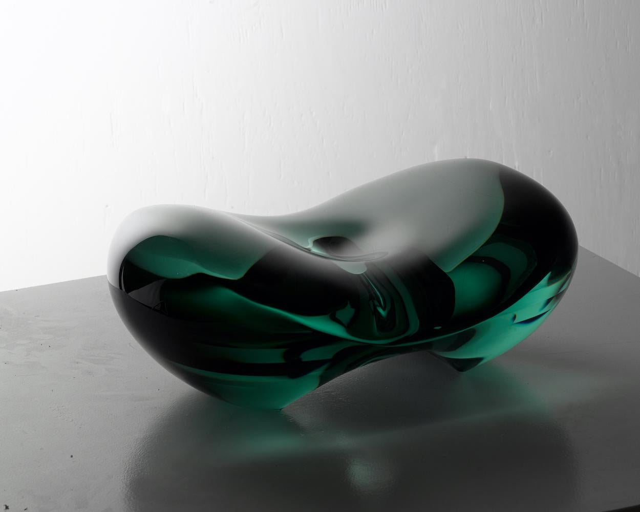 F.171201 von Toshio Iezumi - Contemporary Glasskulptur, grün, abstrakt im Angebot 1