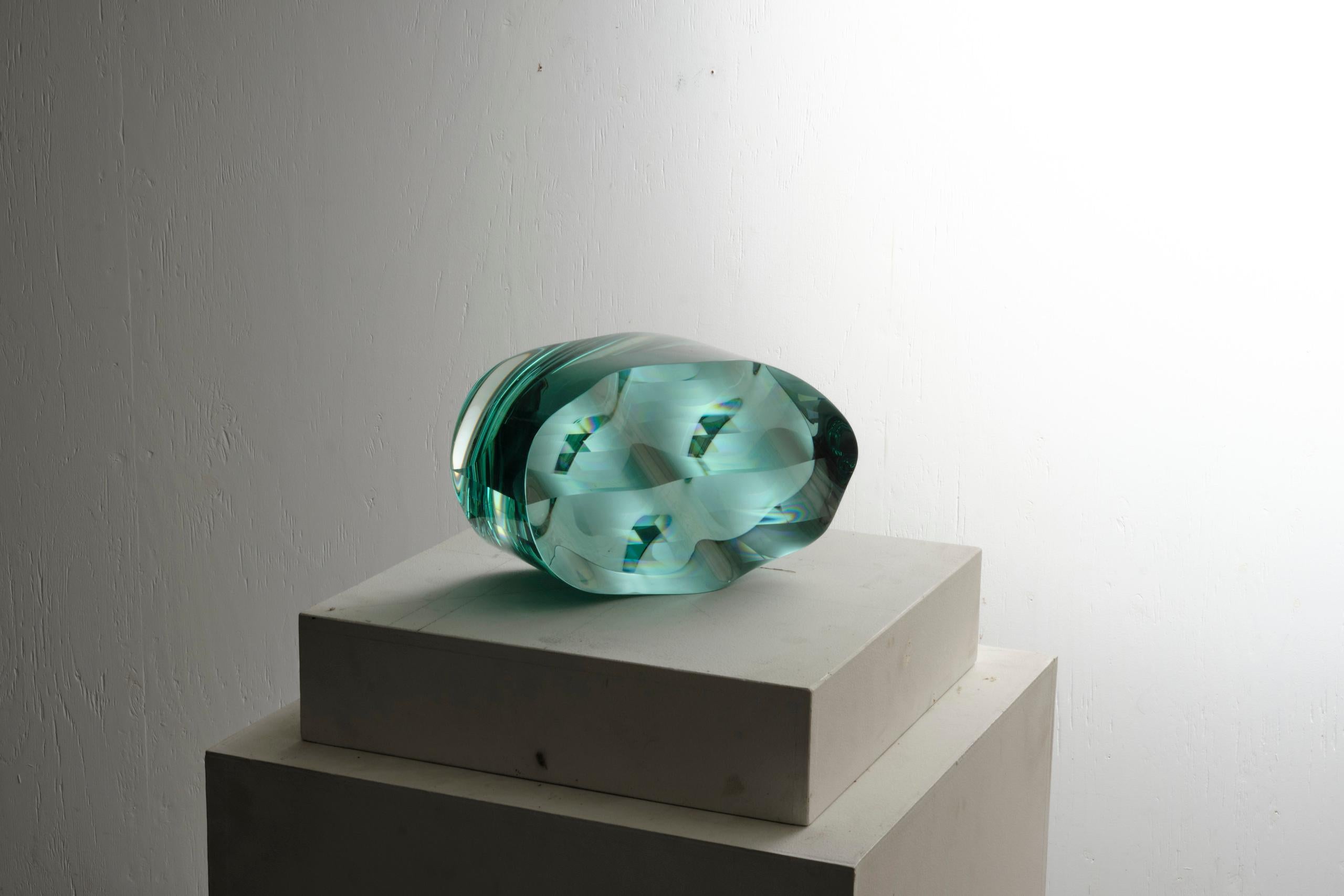 F.230101 de Toshio Iezumi - Sculpture contemporaine en verre, verte, abstraite en vente 10