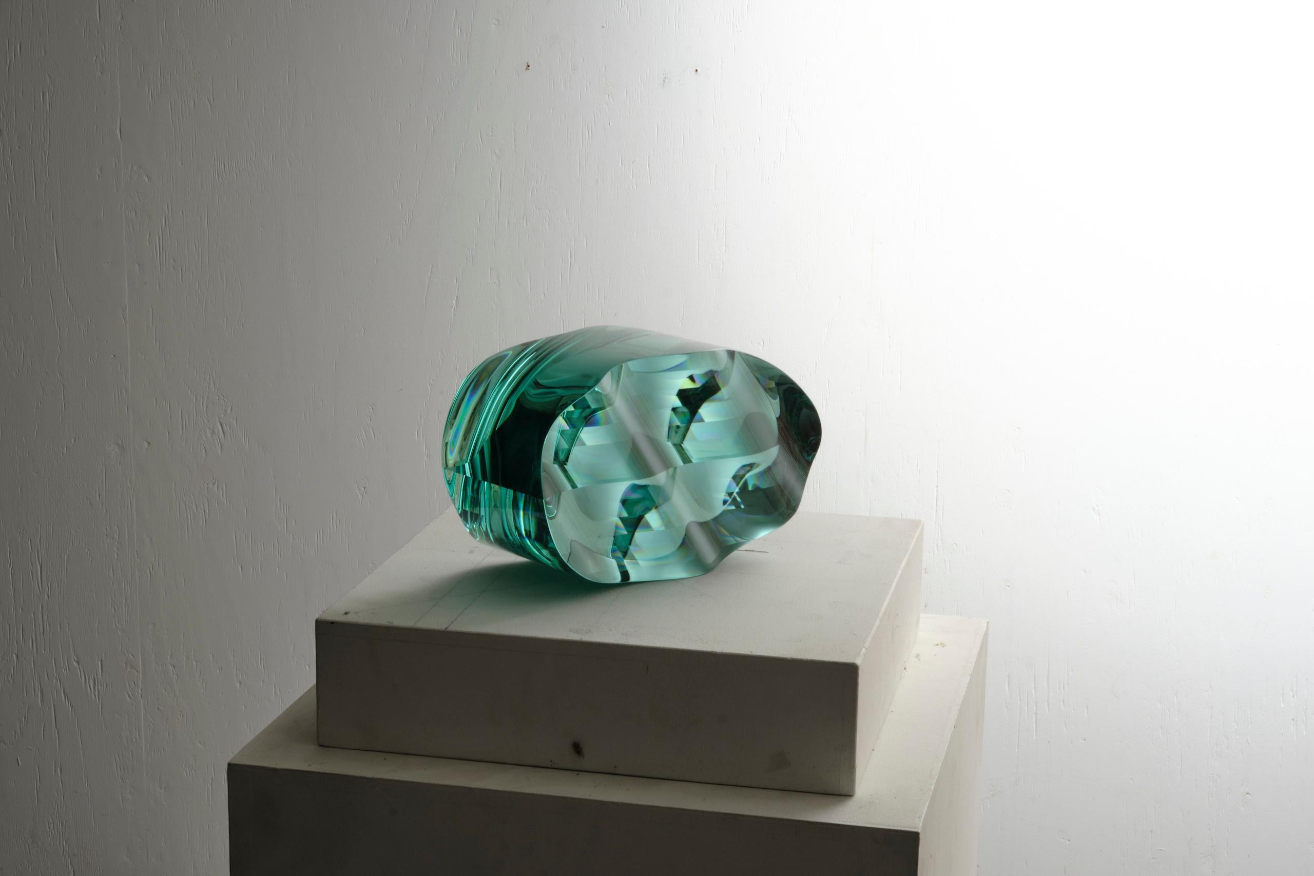 F.230101 de Toshio Iezumi - Sculpture contemporaine en verre, verte, abstraite en vente 11