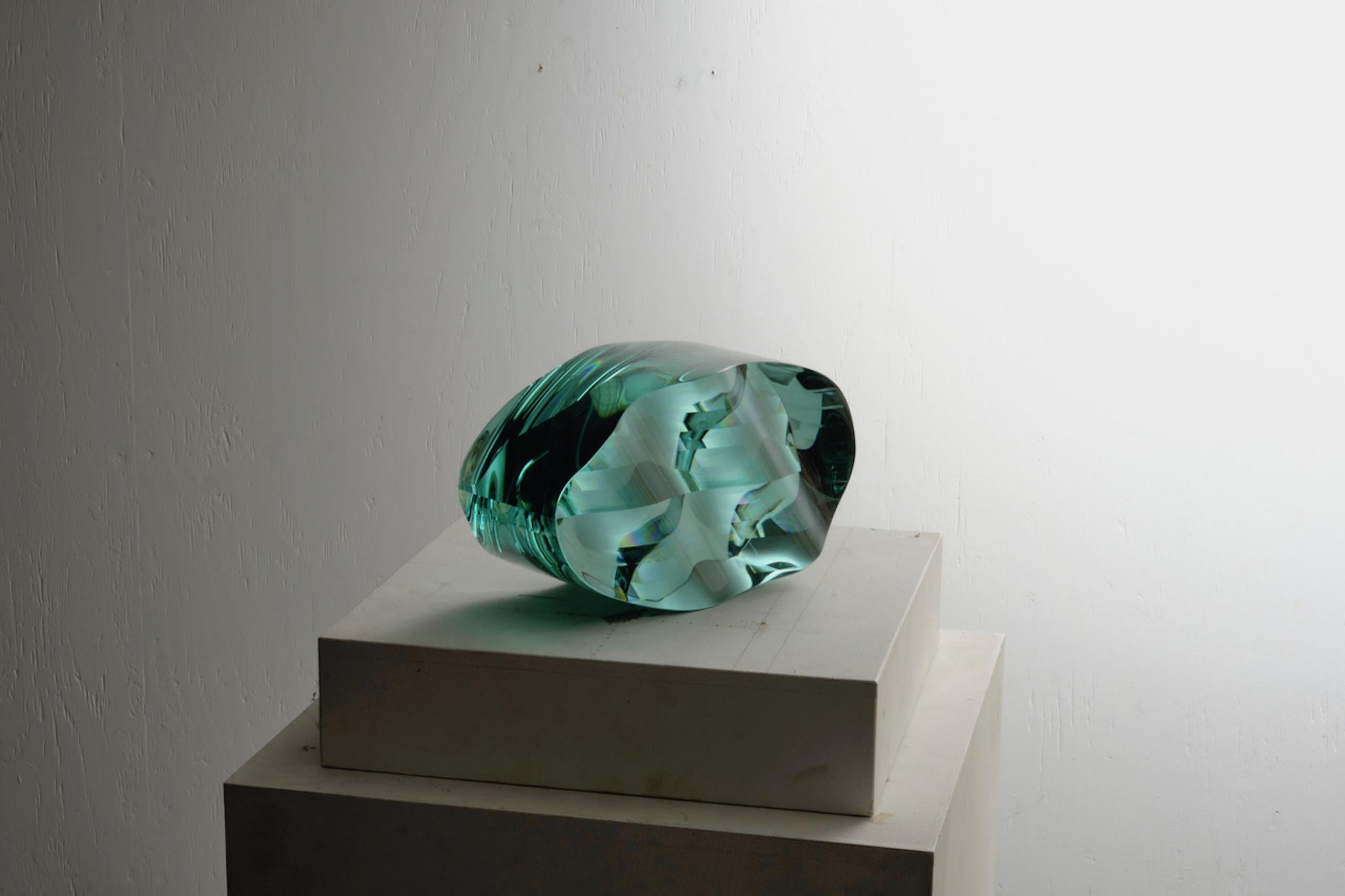 F.230101 de Toshio Iezumi - Sculpture contemporaine en verre, verte, abstraite en vente 1