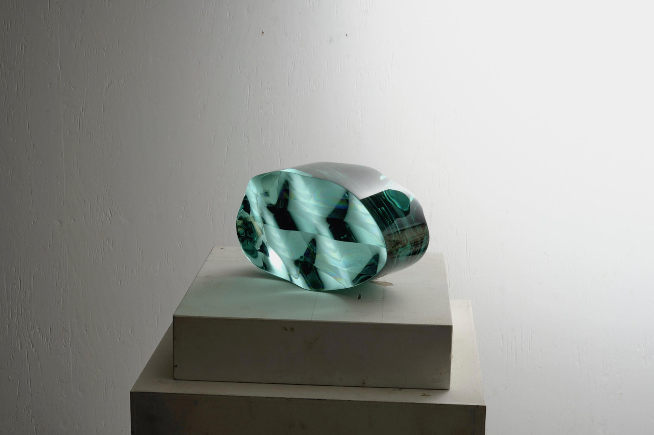 F.230101 de Toshio Iezumi - Sculpture contemporaine en verre, verte, abstraite en vente 2