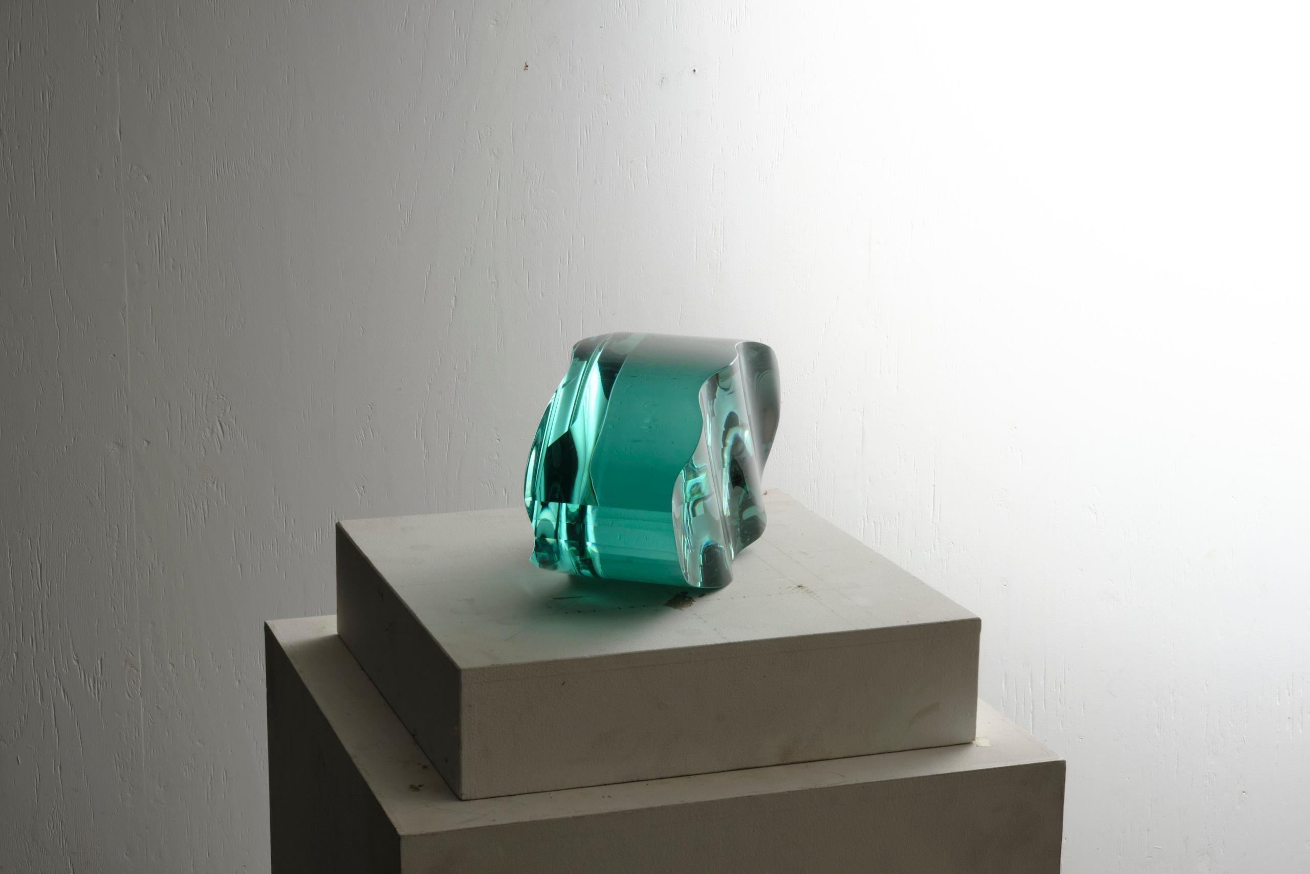 F.230101 by Toshio Iezumi - Escultura contemporánea de vidrio, verde, abstracta en venta 5