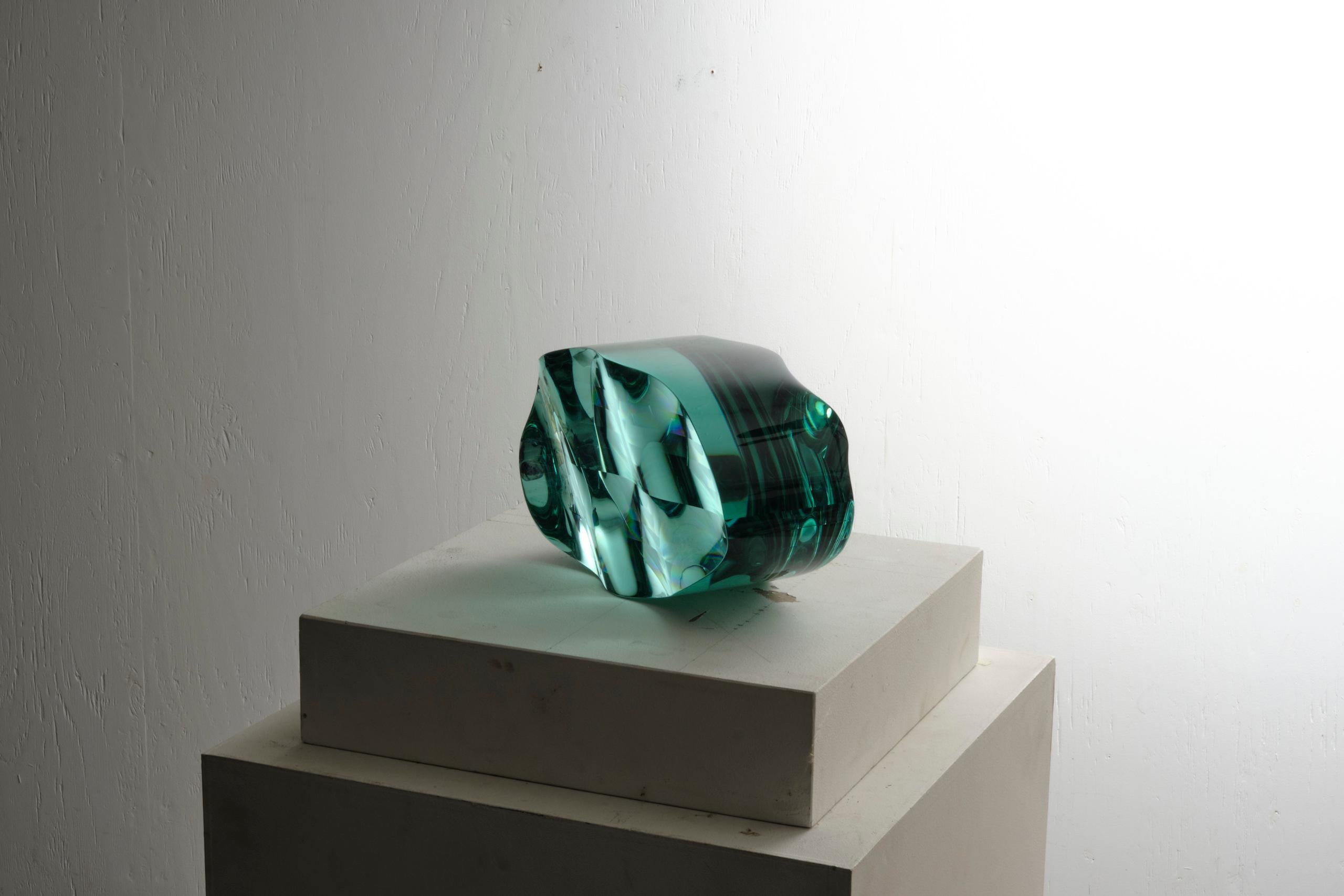 F.230101 de Toshio Iezumi - Sculpture contemporaine en verre, verte, abstraite en vente 6