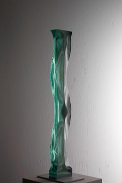 M.080601 by Toshio Iezumi - Sculpture contemporaine en verre, verte, abstraite, longue