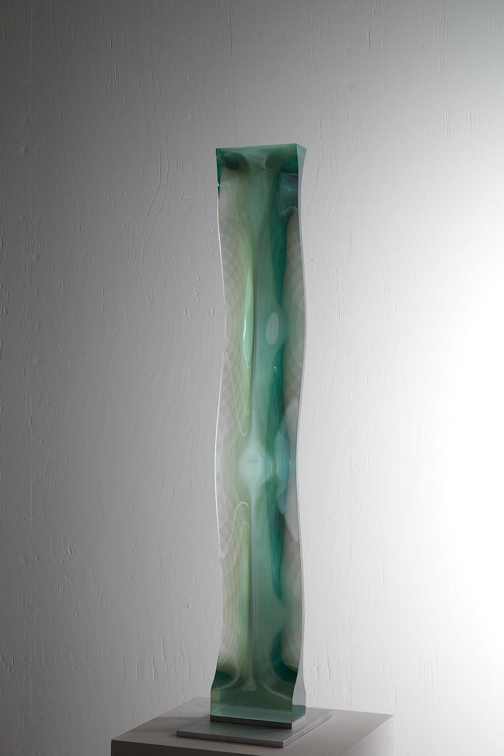 M.080601 von Toshio Iezumi - Contemporary Glasskulptur, grün, abstrakt, lang 2