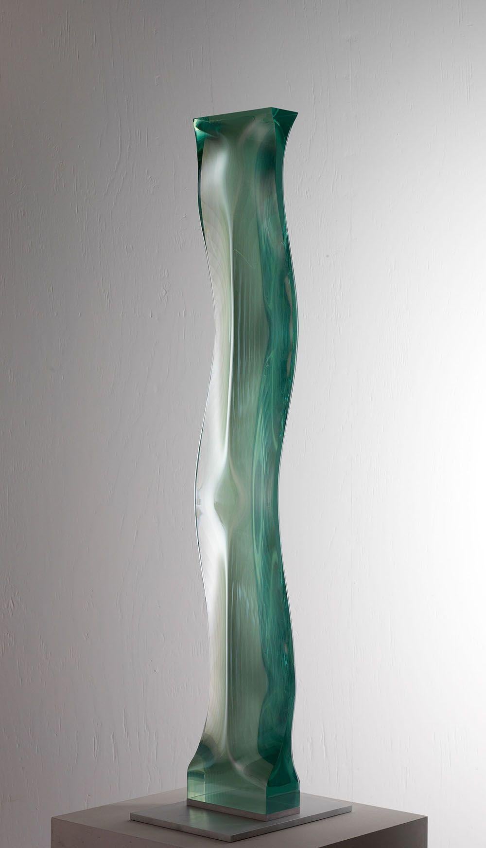 M.080601 von Toshio Iezumi - Contemporary Glasskulptur, grün, abstrakt, lang 3