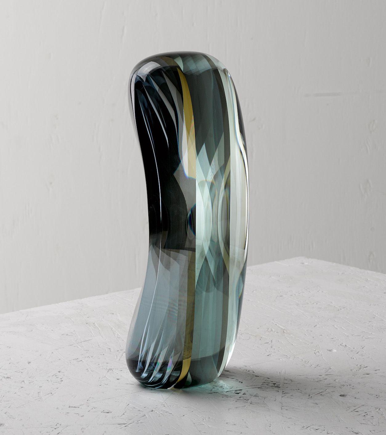 M.160302 è una scultura in vetro dell'artista giapponese contemporaneo Toshio Iezumi; le dimensioni sono 29 × 12 × 8 cm (11,4 × 4,7 × 3,1 pollici). 
La scultura è firmata e numerata, fa parte di un'edizione limitata di 8 edizioni e viene fornita con