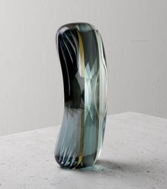 M.160302 de Toshio Iezumi - Escultura contemporánea de vidrio, verde, abstracta, luz