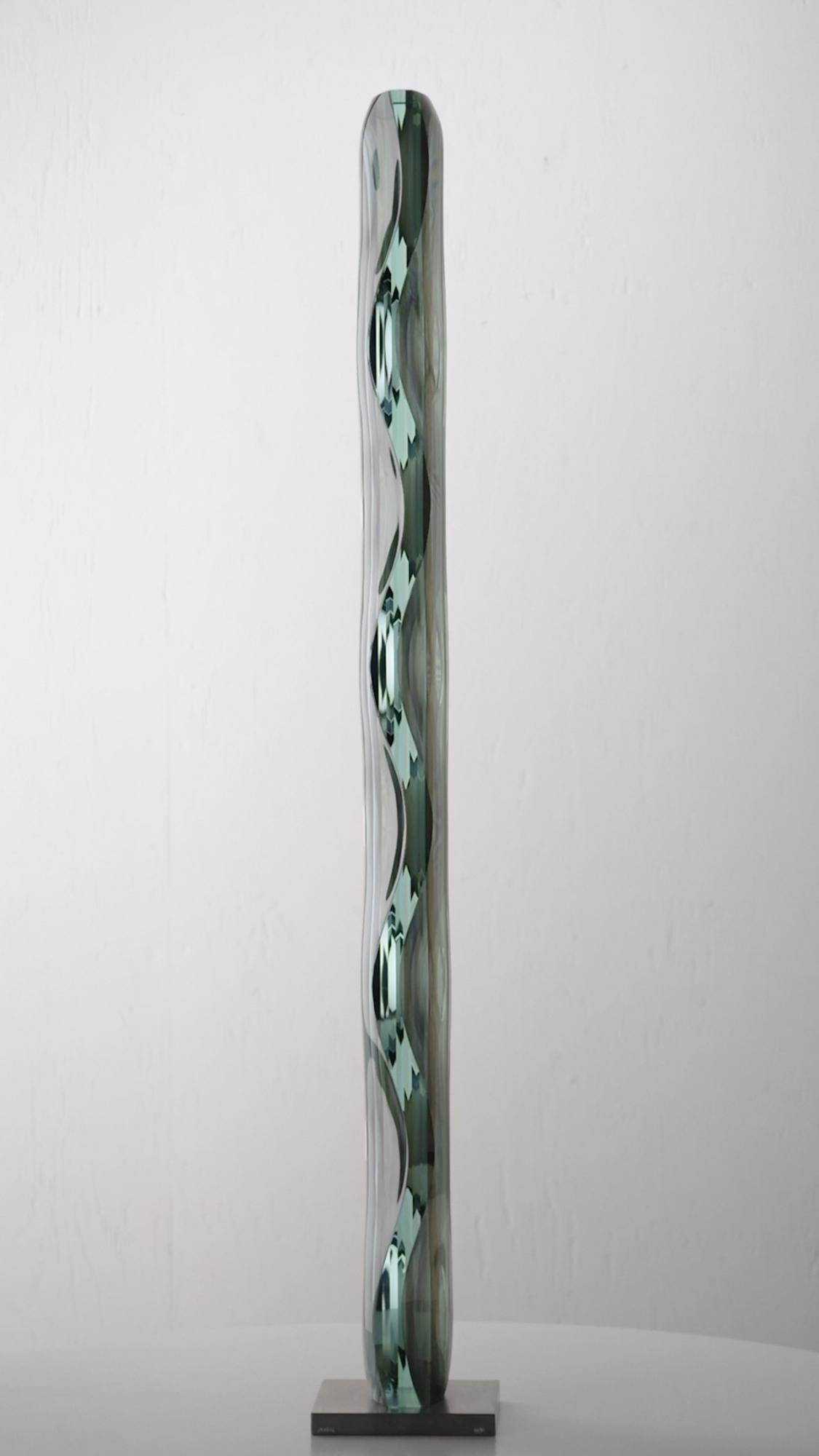 M.190402 de Toshio Iezumi - Escultura contemporánea de vidrio, verde, abstracta en venta 8