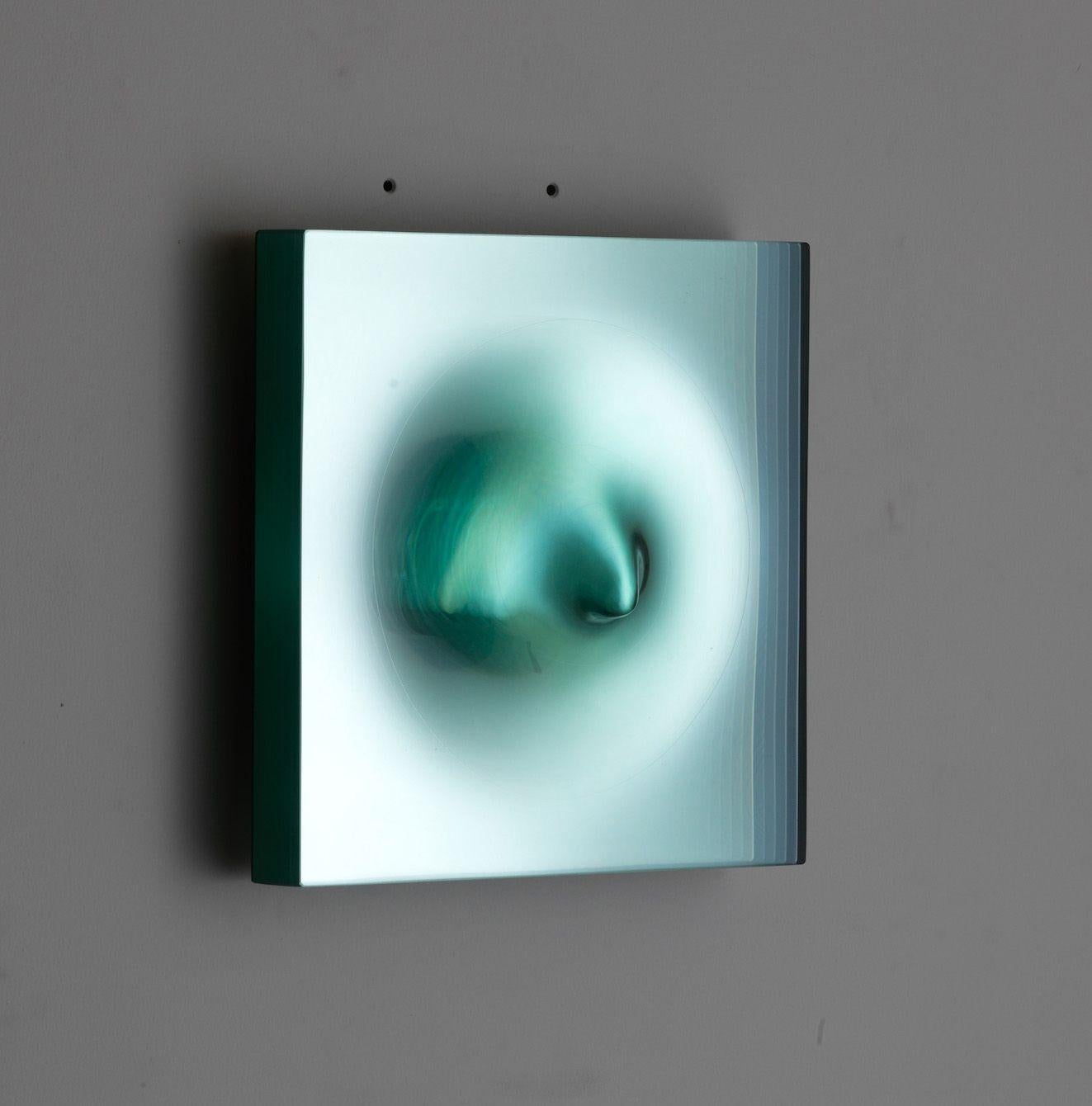 Heat reflecting glass and half mirror, 25 cm × 25 cm × 7 cm.
Limited edition of 8 + IV artist proof, delivered with a certificate of authenticity signed by the artist.
In the ‘Move’ series, which began in the 2000’s, the artist presents vertical