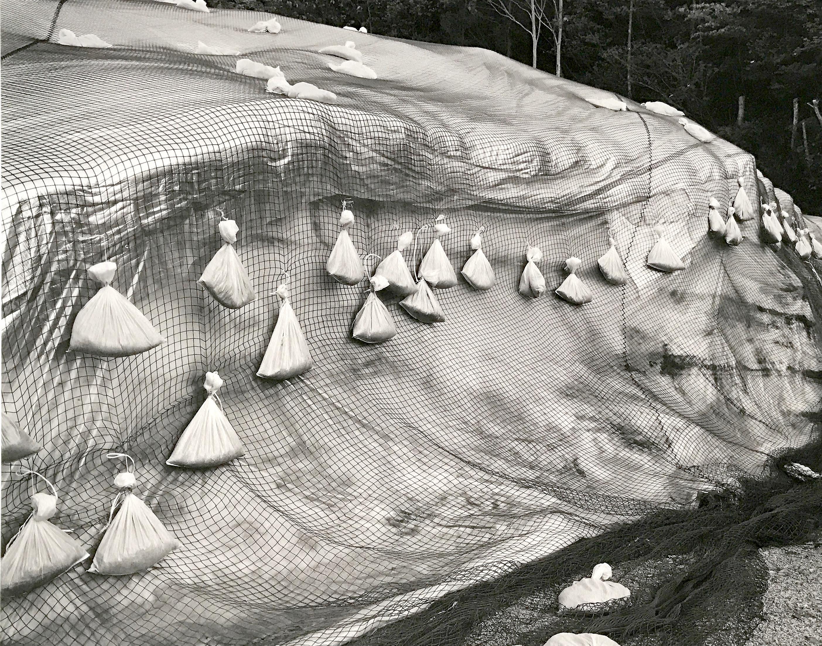 #189 Yunoyani Village, Nigata Prefecture, Contemporary Japanese Limited Edition - Photograph by Toshio Shibata