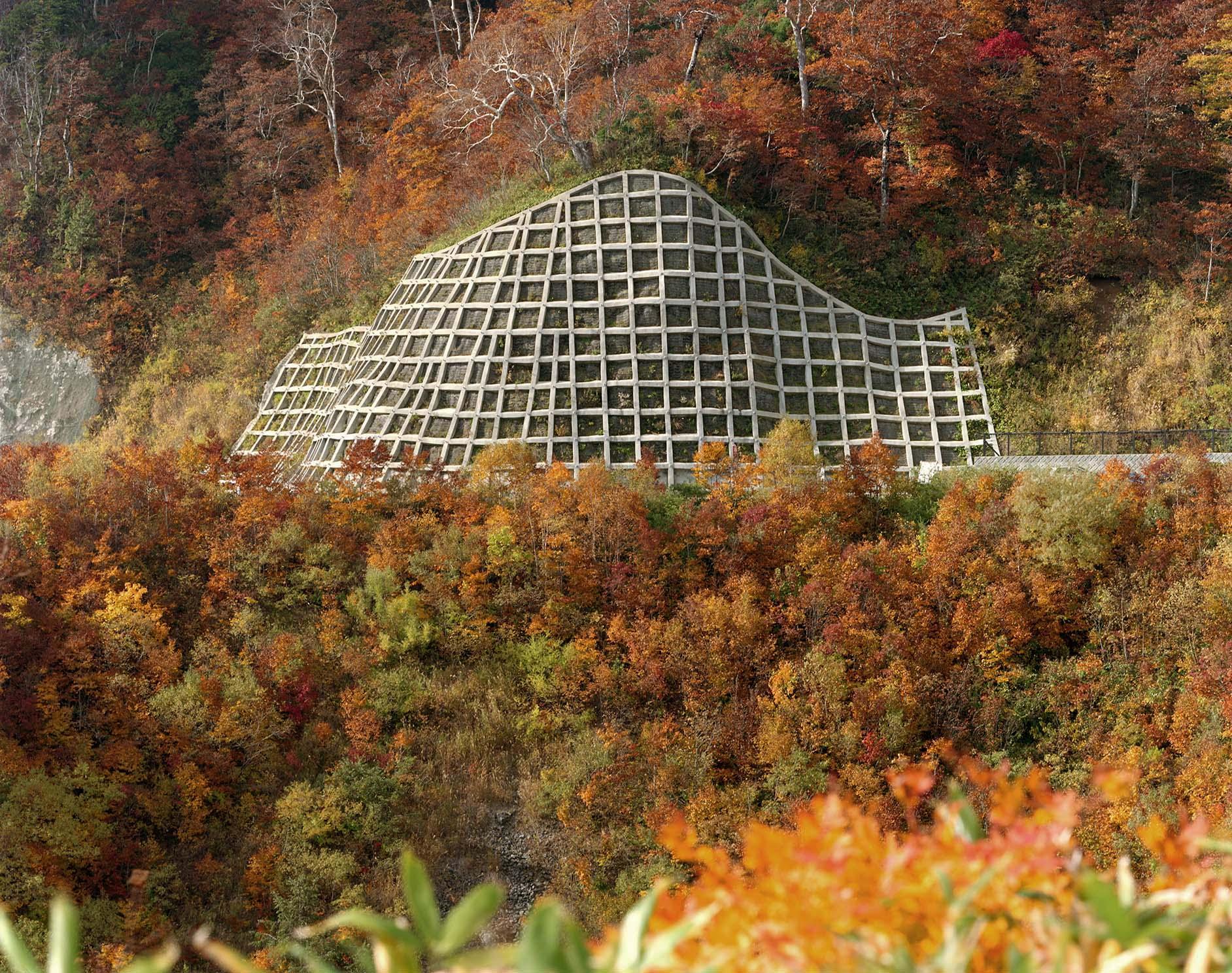 Toshio Shibata Color Photograph – Kitashiobara- Village, Präfektur Fukushima (C-2874)