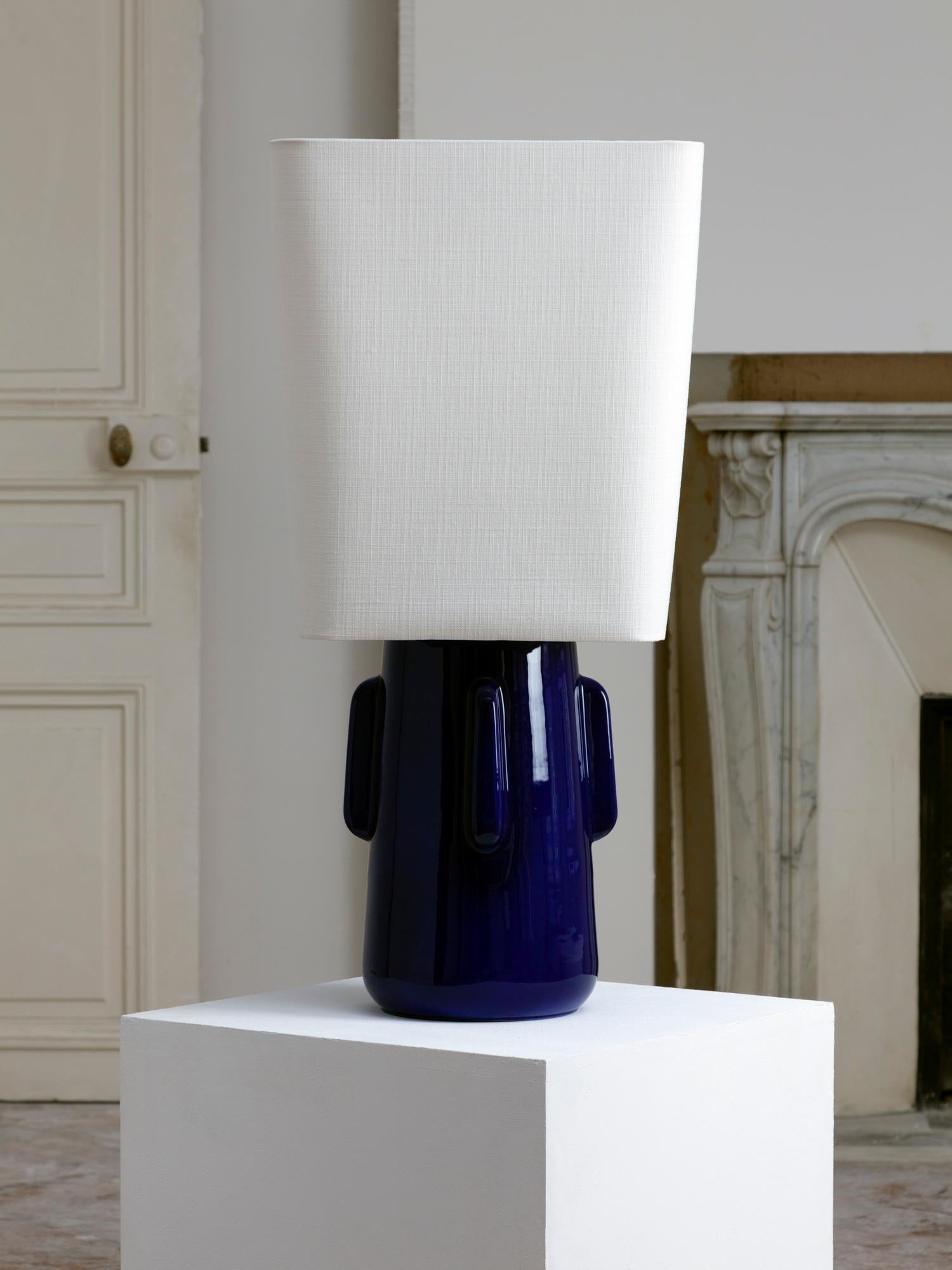 Toshiro Blue Ceramic Lamp Linen Lampshade In New Condition For Sale In PARIS, FR