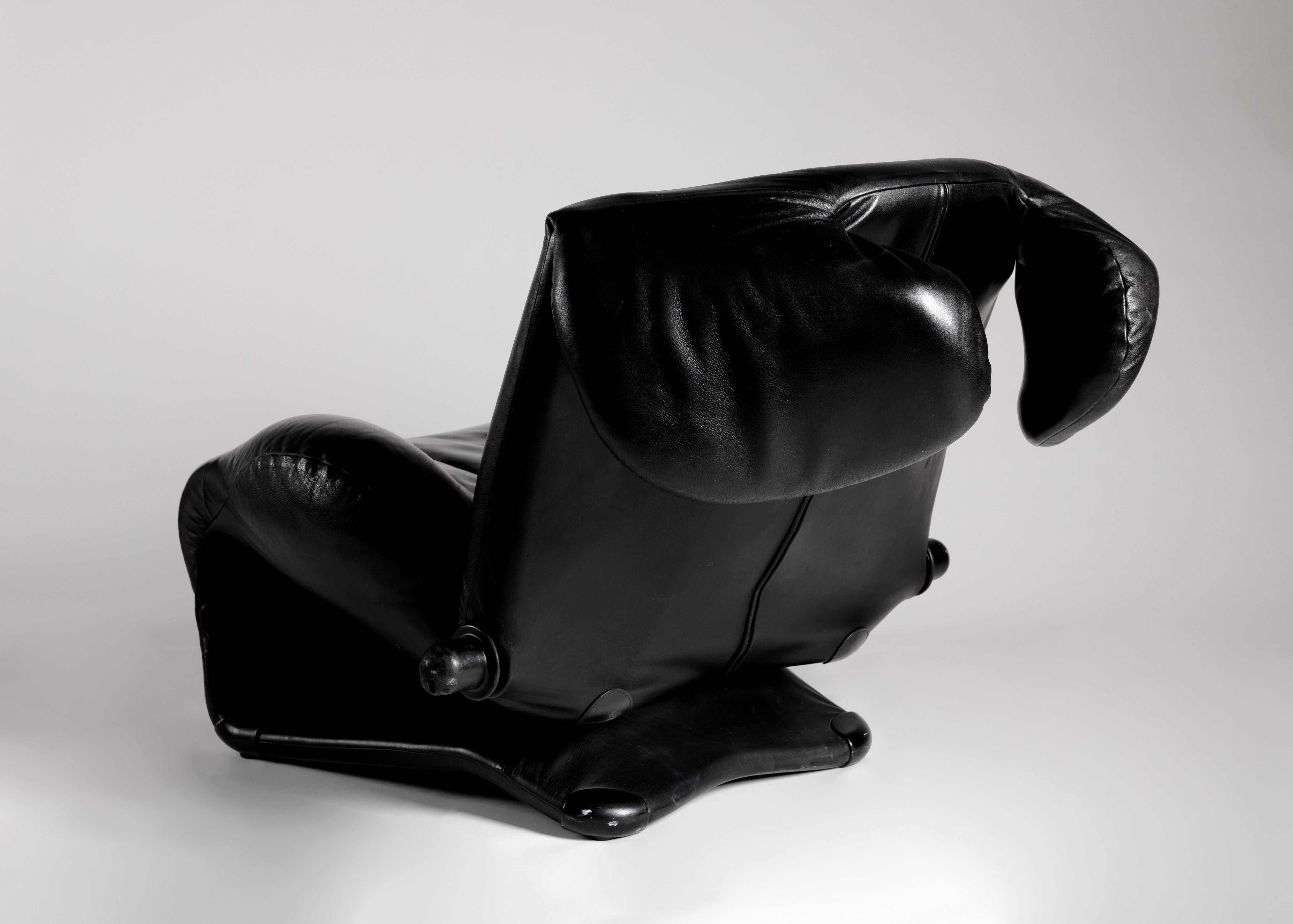 Toshiyuki Kita for Cassina, Wink, Adjustable Lounge Chair, Italy, circa 1980 In Fair Condition In New York, NY