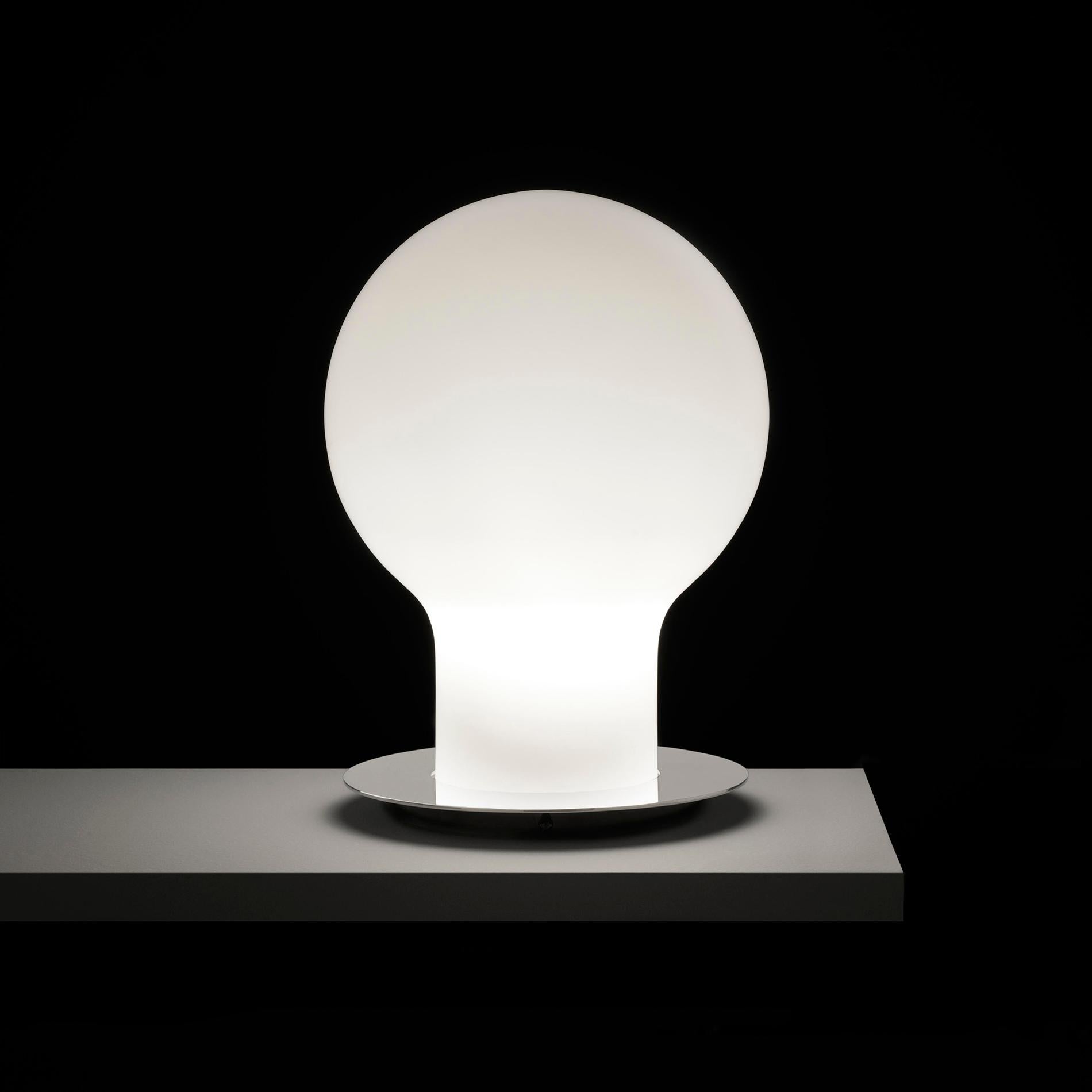 Italian Toshiyuki Kita Table Lamp 'Denq' Opaque Blown Glass by Oluce For Sale