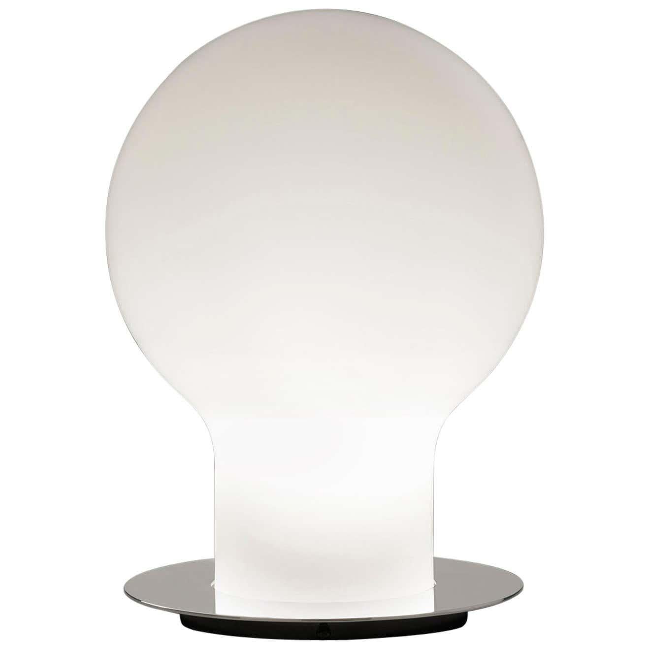 Toshiyuki Kita Table Lamp 'Denq' Opaque Blown Glass by Oluce In New Condition For Sale In Barcelona, Barcelona