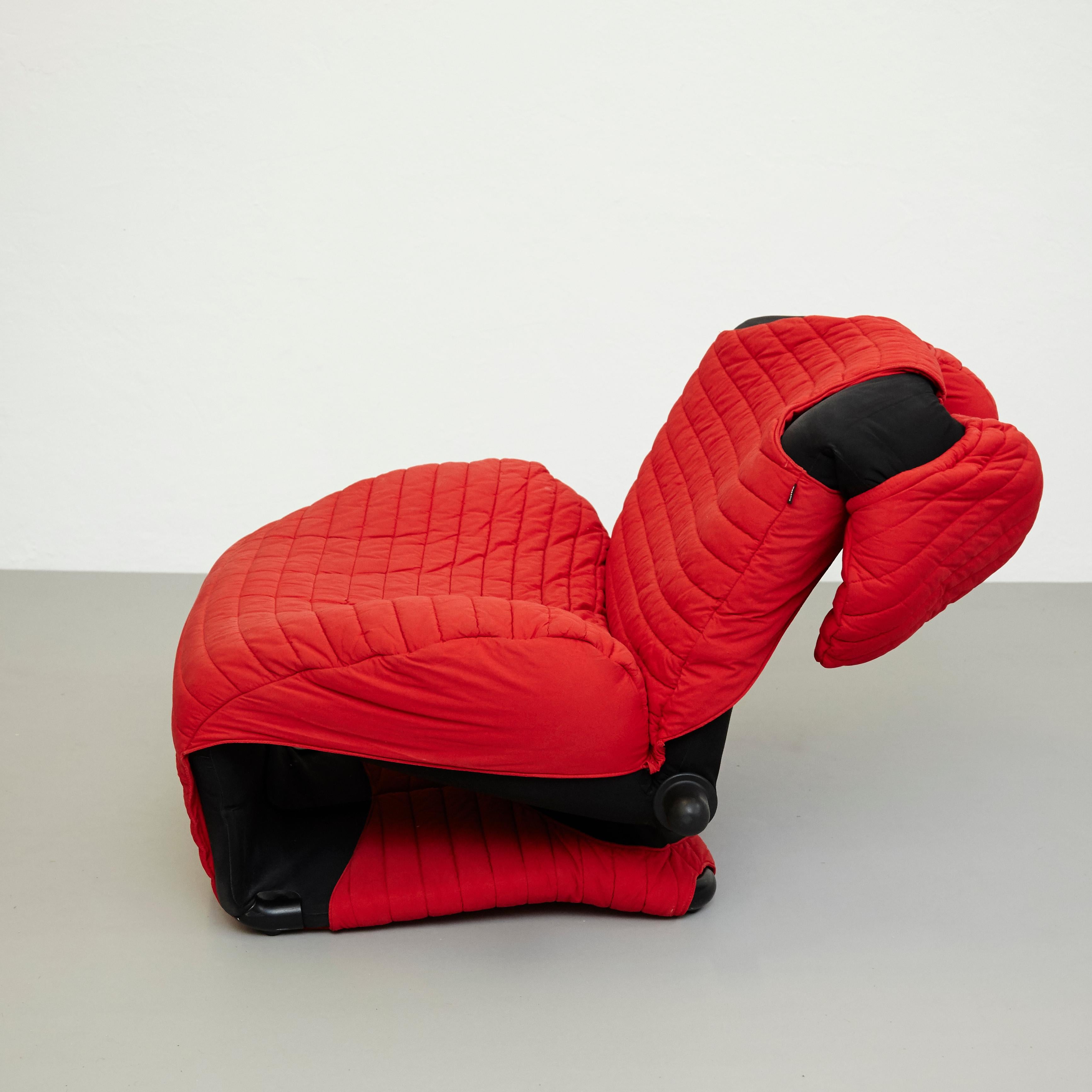Toshiyuki Kita Wink 111 Armchair in Black and Red by Cassina, circa 1980 In Good Condition In Barcelona, Barcelona