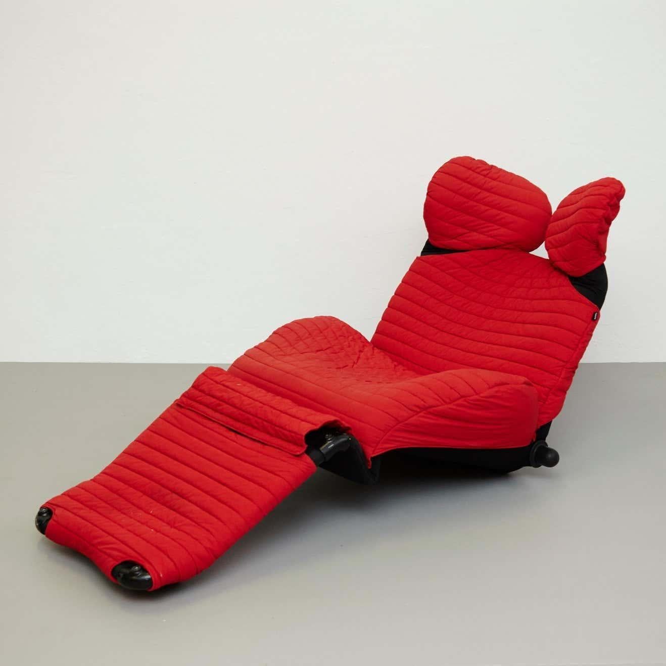 Toshiyuki Kita Wink 111 Armchair in Black and Red by Cassina, circa 1980 In Good Condition For Sale In Barcelona, Barcelona