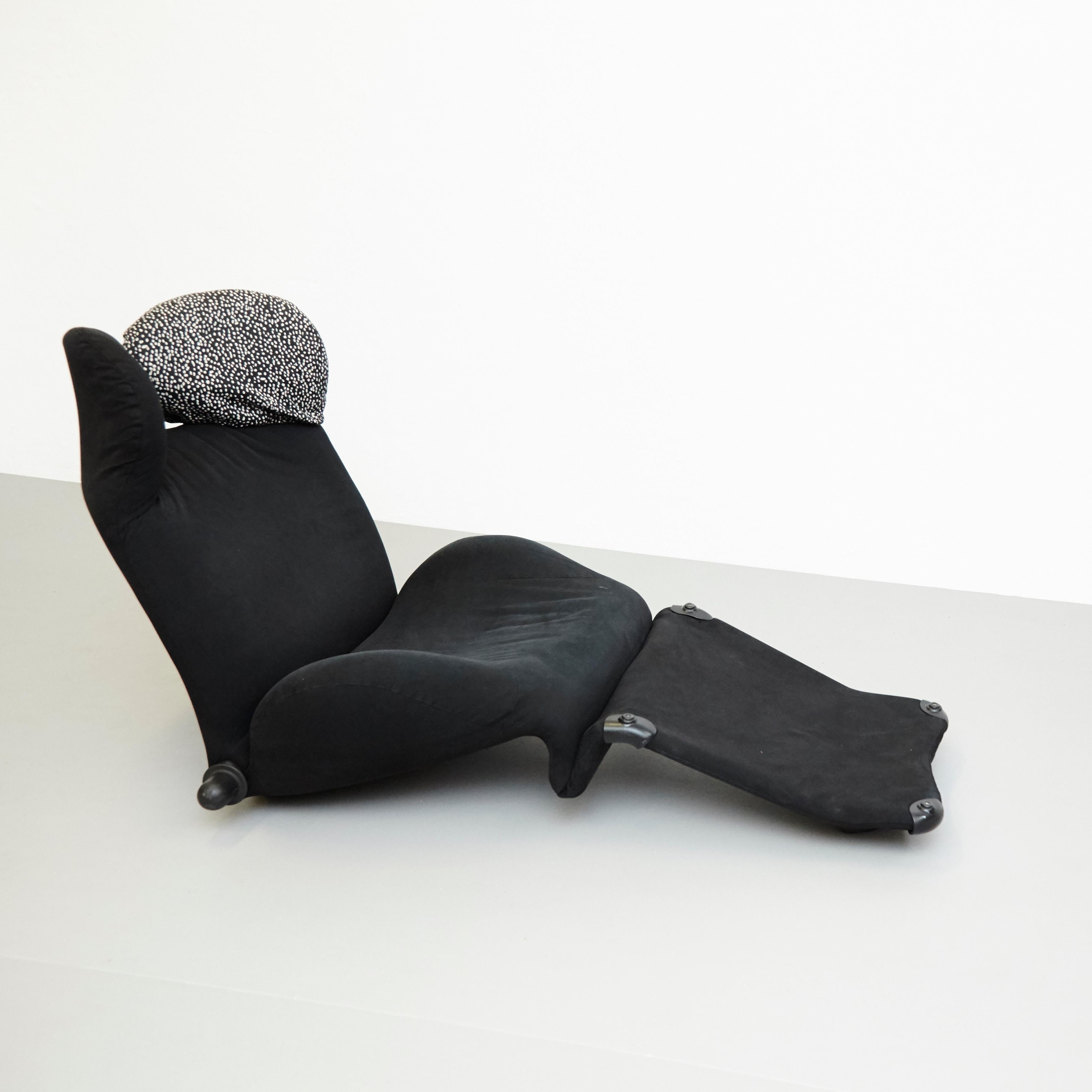 Armchair Wink 111 designed Toshiyuki Kita in 1980.

Ergonomically correct and exquisitely versatile, Wink armchair cleverly unfolds into a chaise lounge. The back, and head-rest can be adjusted by means of the handles on the side, these being