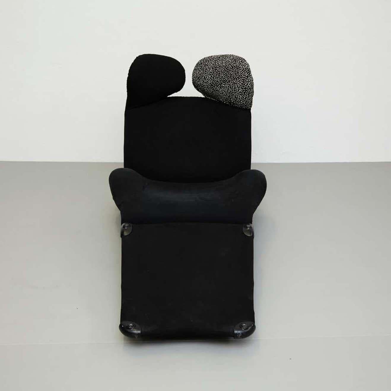 Toshiyuki Kita Wink 111 Armchair in Black by Cassina, circa 1980 In Good Condition For Sale In Barcelona, Barcelona