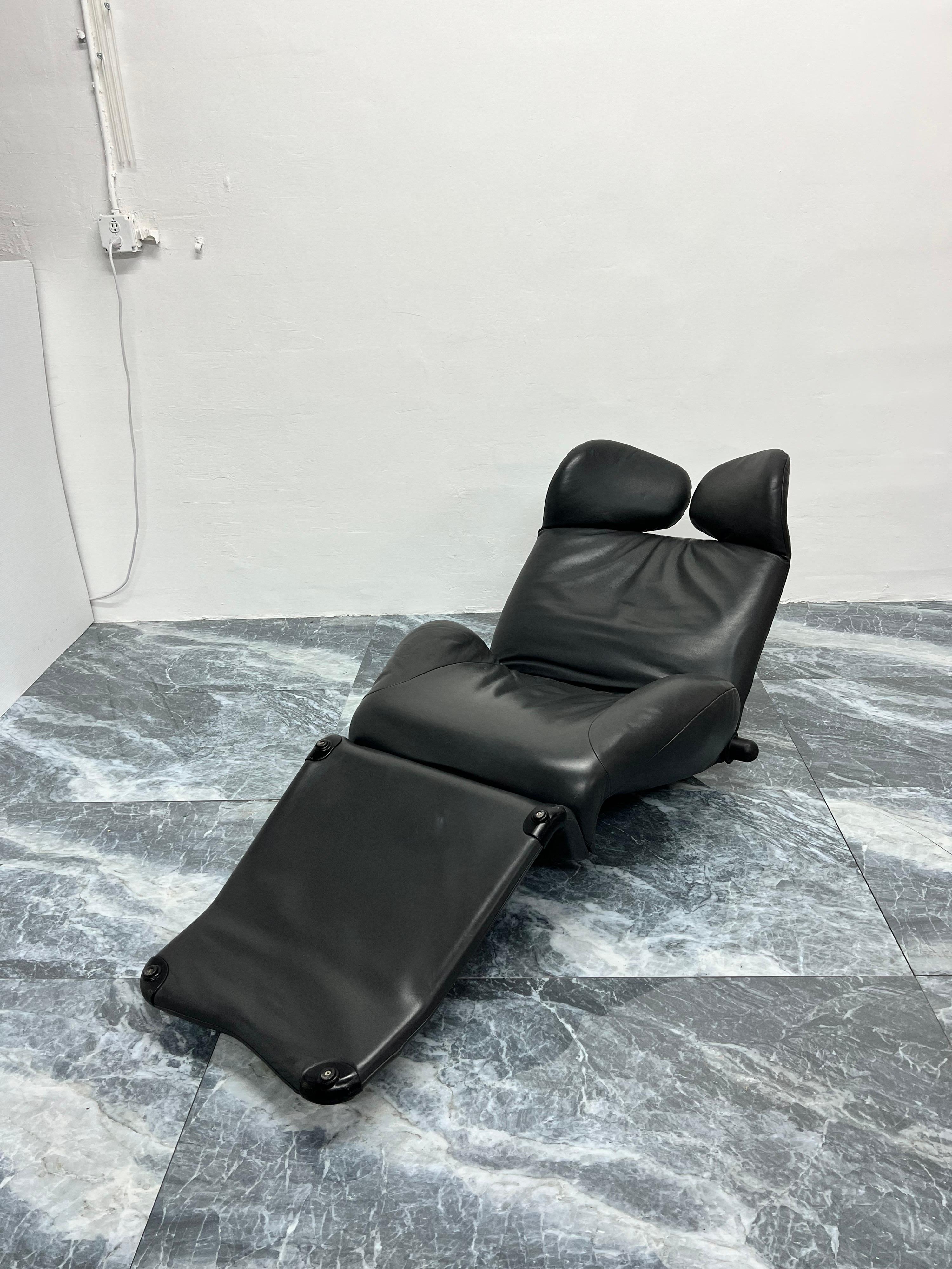 Toshiyuki Kita Wink Charcoal Gray Leather Lounge Chair for Cassina, 1980s For Sale 1