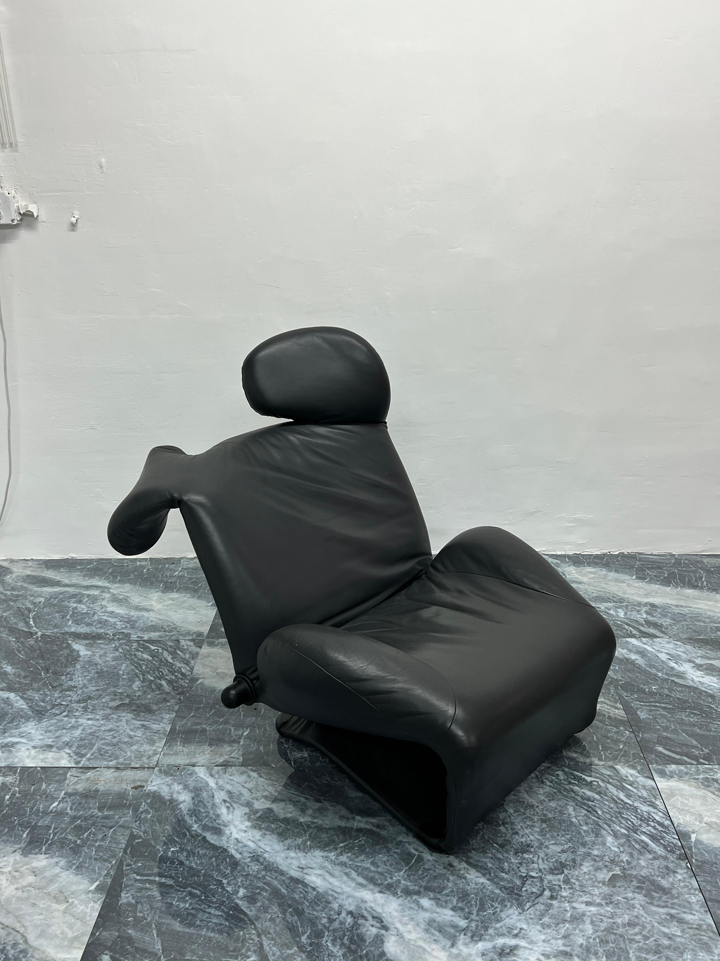 Toshiyuki Kita Wink Charcoal Gray Leather Lounge Chair for Cassina, 1980s For Sale 5
