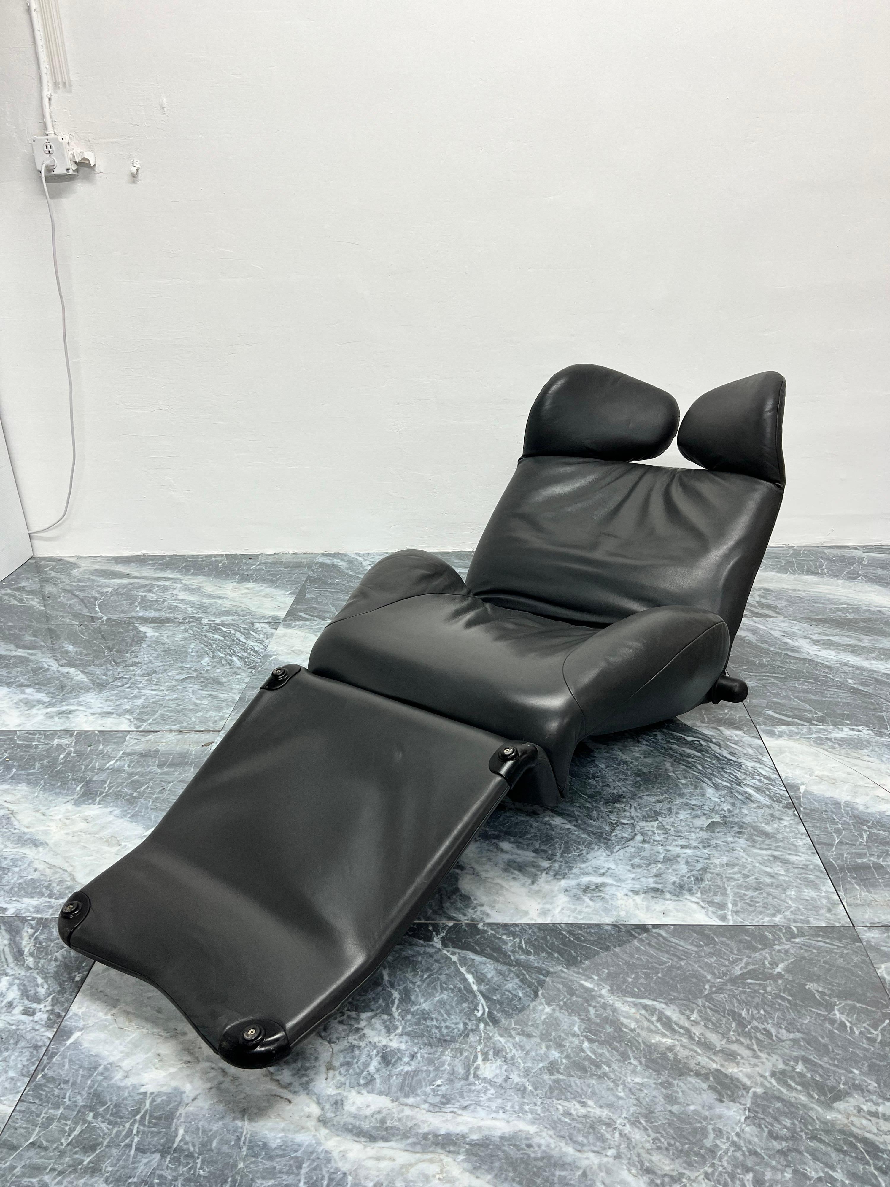 Toshiyuki Kita Wink Charcoal Gray Leather Lounge Chair for Cassina, 1980s In Good Condition For Sale In Miami, FL