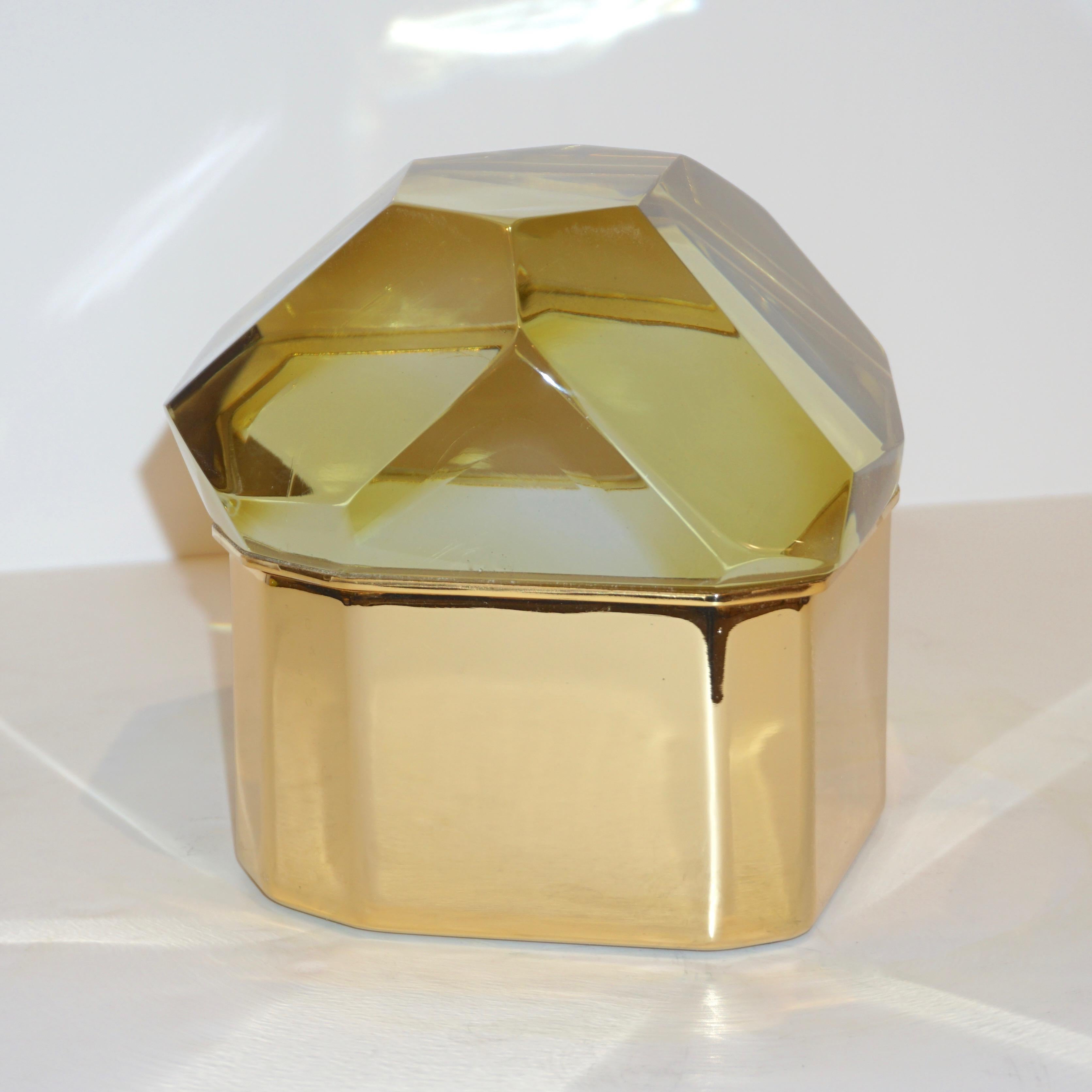 Italian contemporary organic glamorous casket, entirely handcrafted, by Toso Vetri d'Arte (Murano) with a freeform handmade geometric brass case, handcut like a diamond, in a sophisticated gold yellow blown rock Murano glass, transparent depending