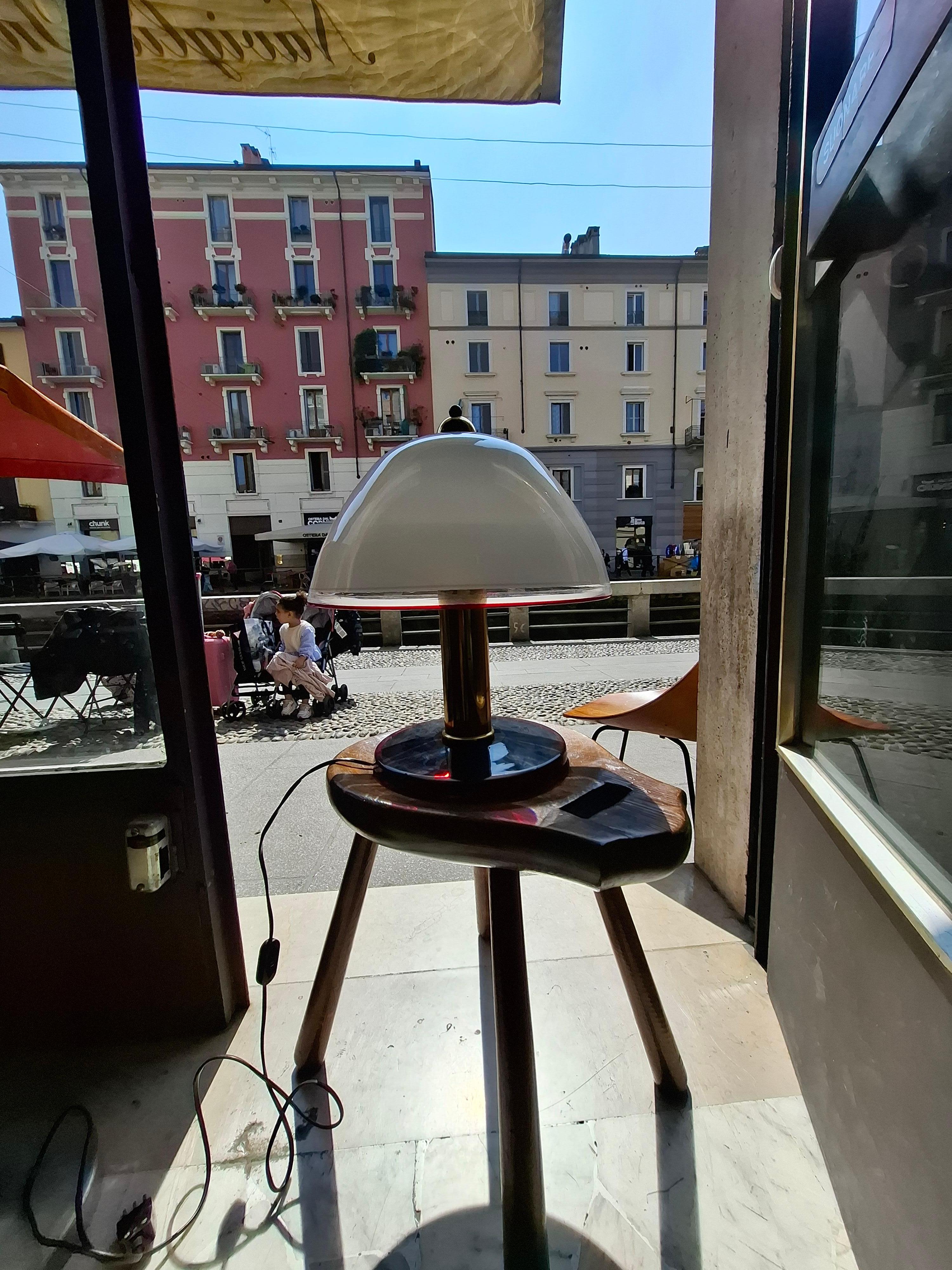 TOSO/LEUCOS MURANO GLASS AND BRASS TABLE LAMP - 1970 ITALY. For Sale 2